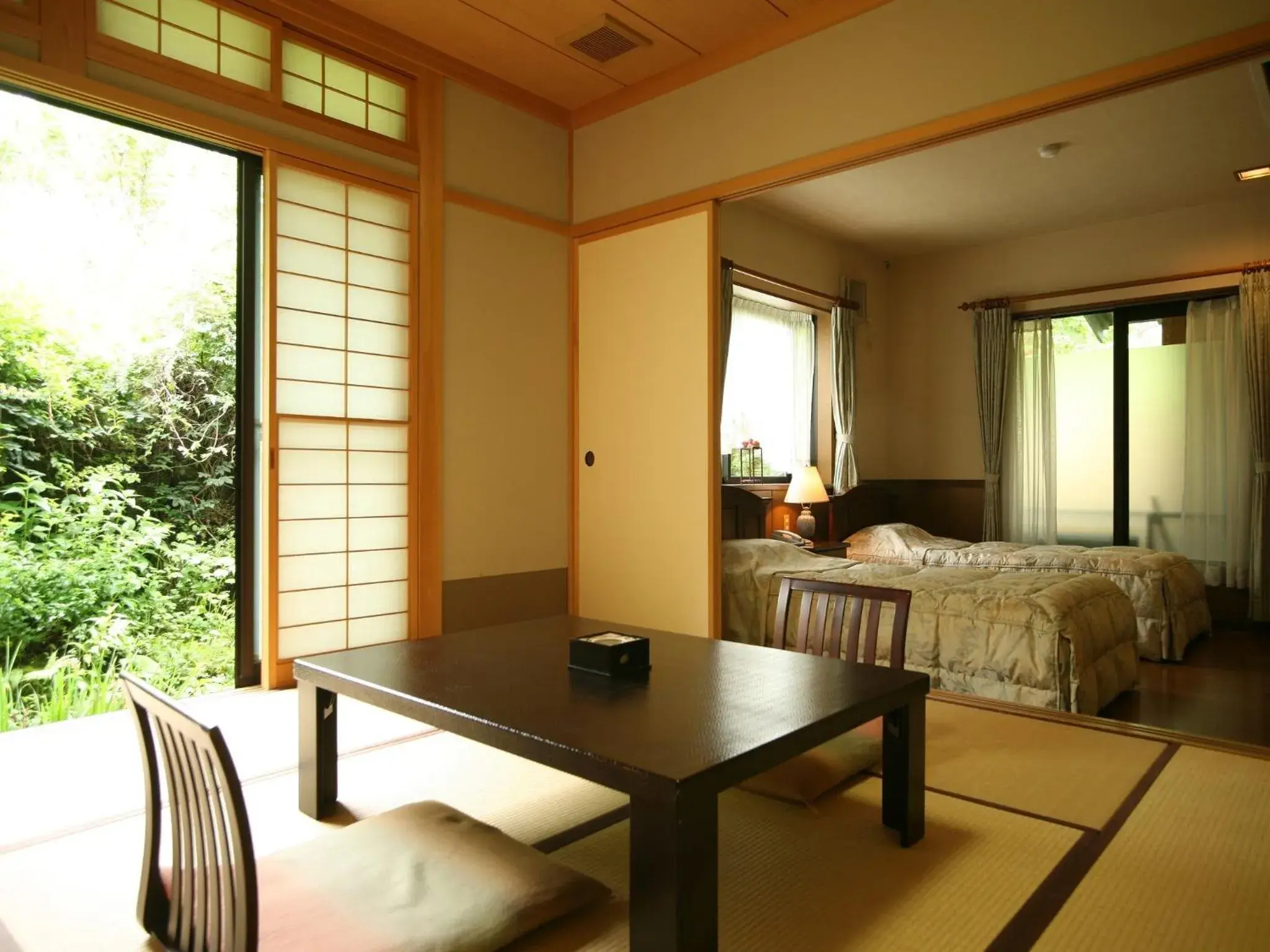 Family Room with Private Bathroom in Ryokan Kutsuroginoya Yuu Family Room with Private Bathroom in Ryokan Kutsuroginoya Yuu