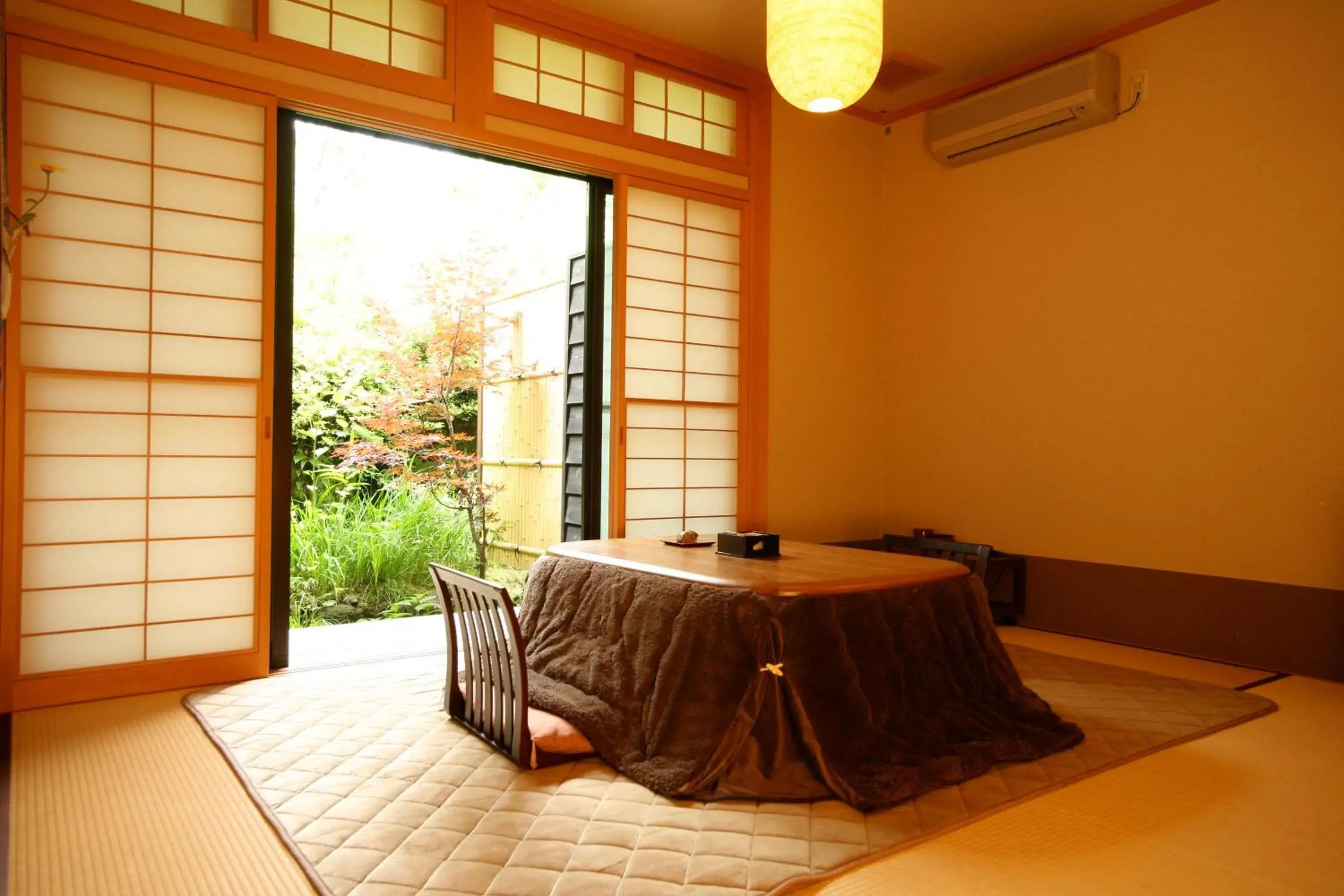 Quadruple Room with Private Bathroom in Ryokan Kutsuroginoya Yuu Quadruple Room with Private Bathroom in Ryokan Kutsuroginoya Yuu