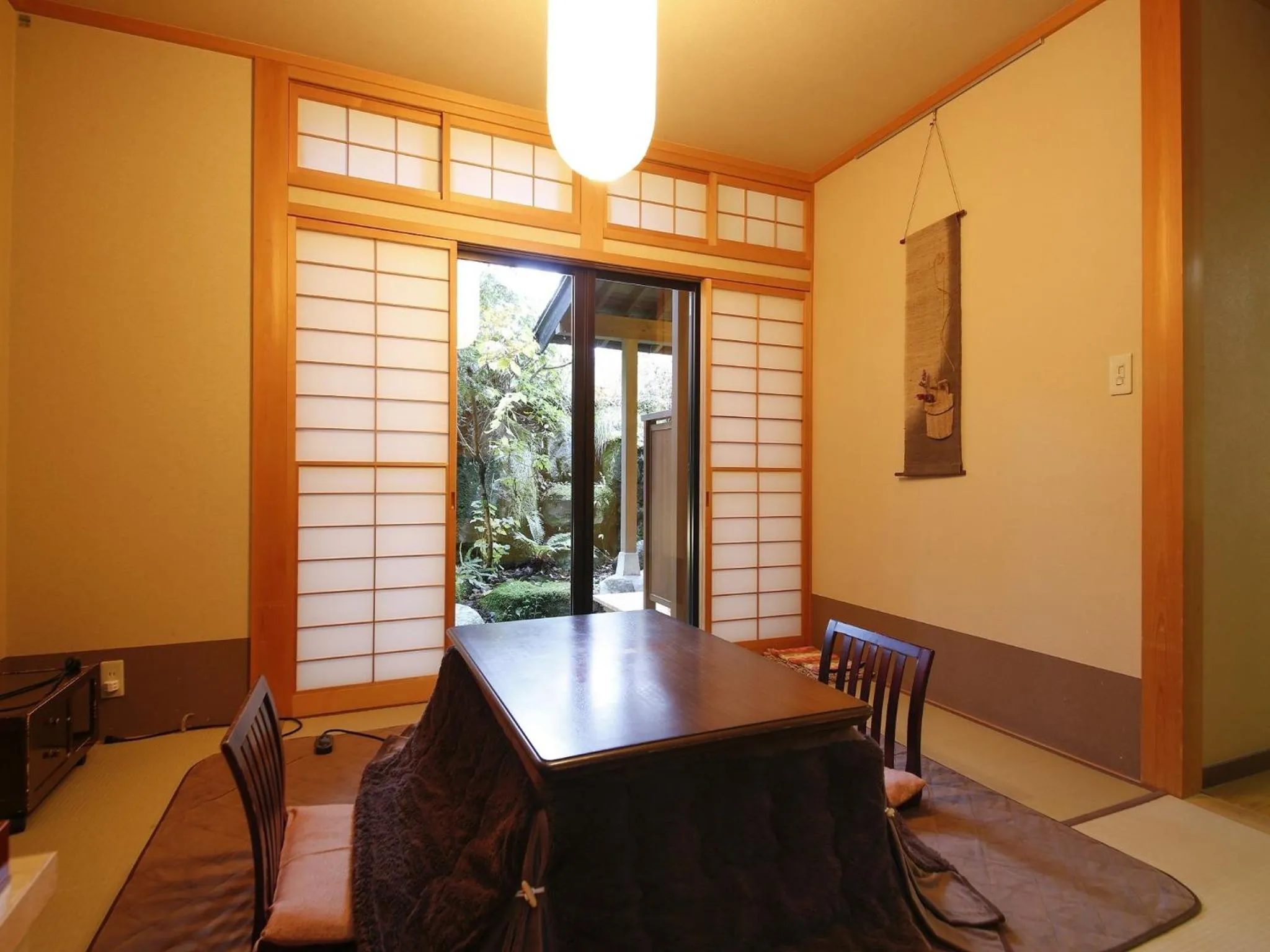 Seating area in Ryokan Kutsuroginoya Yuu