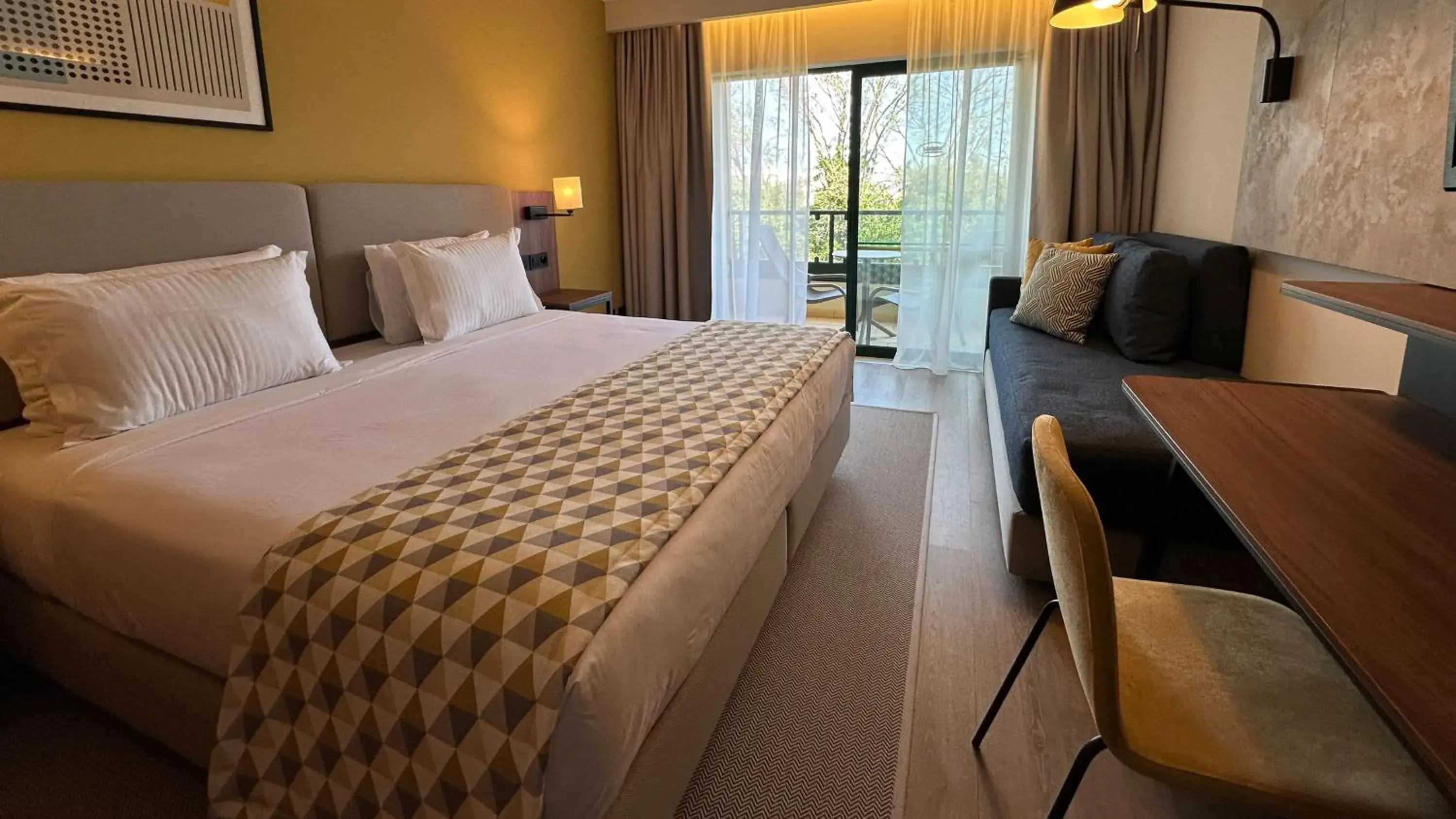 Photo of the whole room, Bed in Holiday Inn Algarve Albufeira by IHG Photo of the whole room, Bed in Holiday Inn Algarve Albufeira by IHG