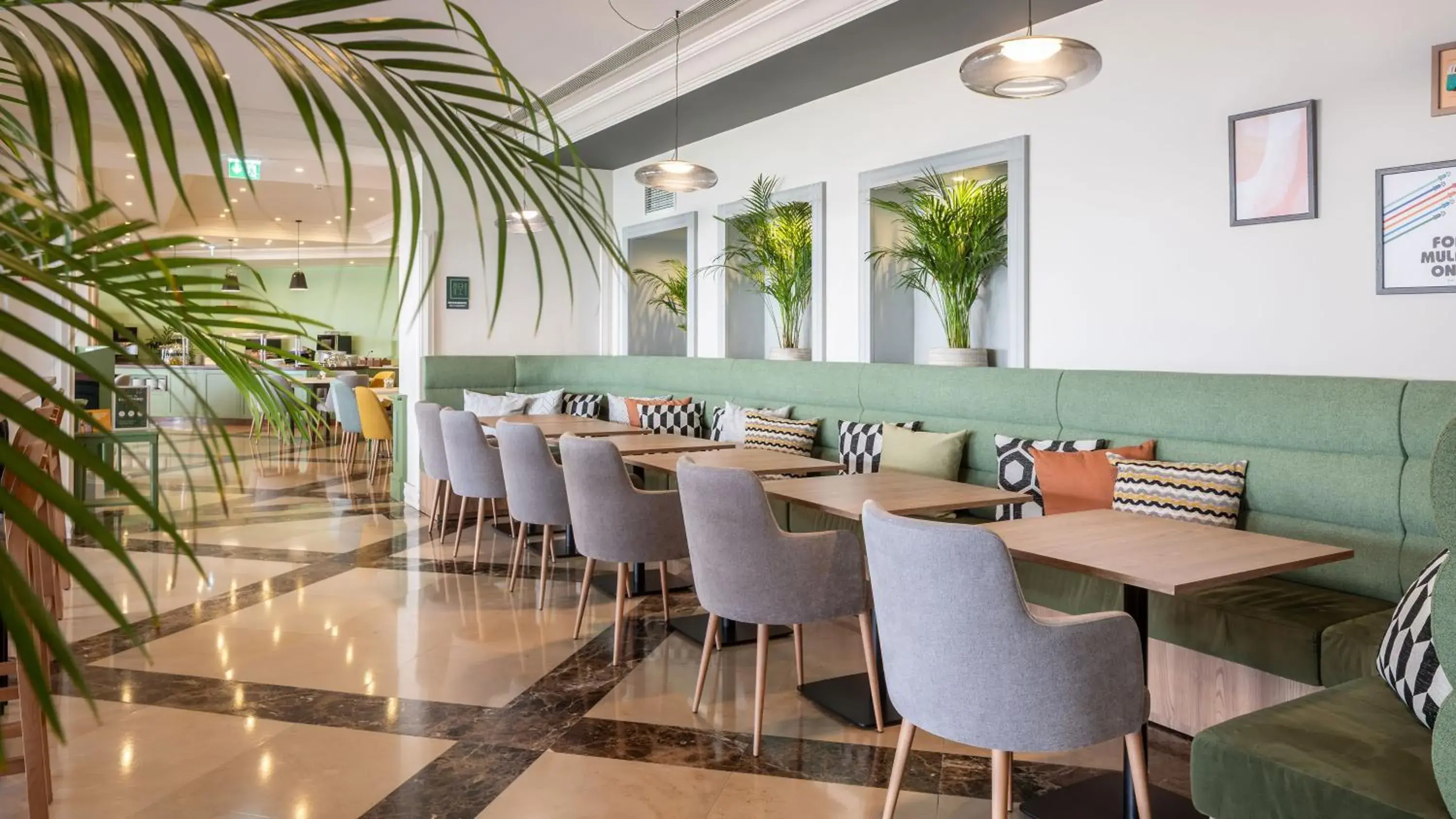 Lounge or bar in Holiday Inn Algarve Albufeira by IHG Lounge or bar in Holiday Inn Algarve Albufeira by IHG