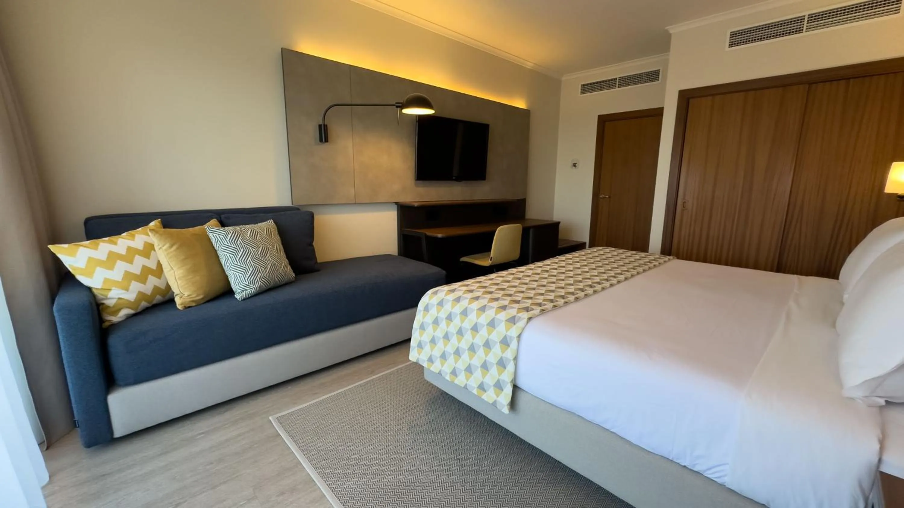 Photo of the whole room, Bed in Real Bellavista Hotel & Spa