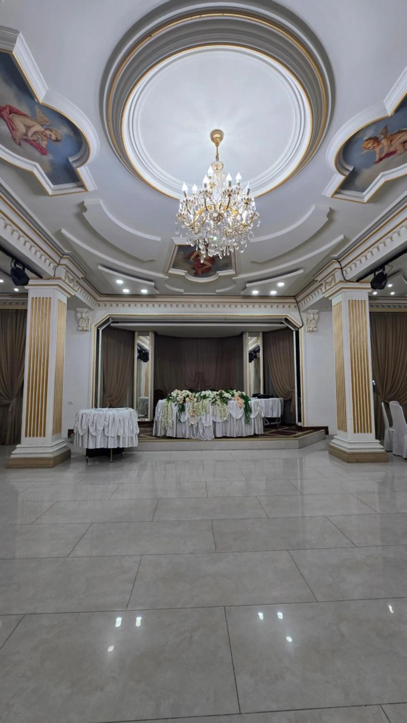 Restaurant/places to eat in Urartu Complex