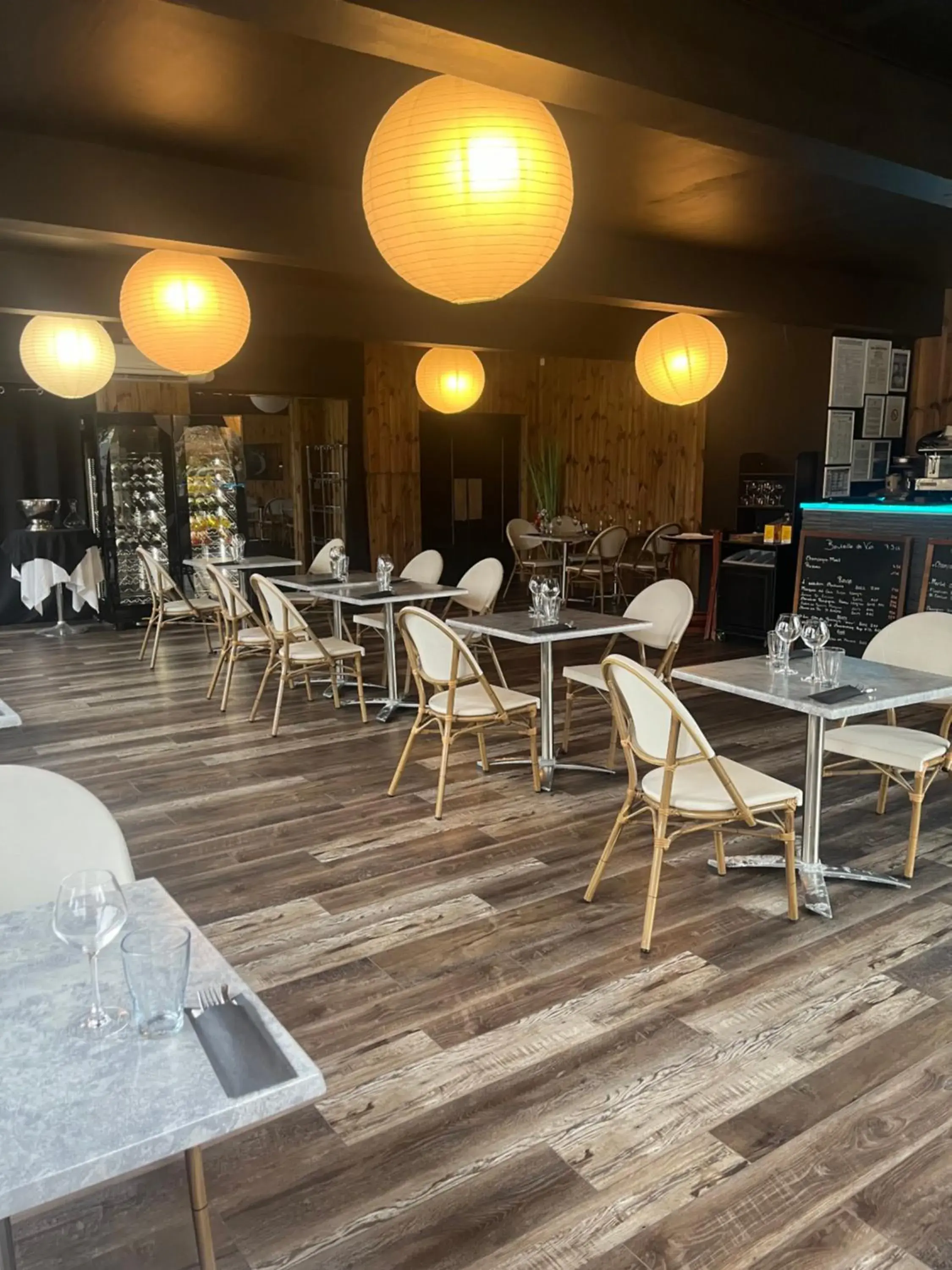 Restaurant/places to eat in The Originals Boutique, Hôtel Lakeside, Biscarrosse , Lac Restaurant/places to eat in The Originals Boutique, Hôtel Lakeside, Biscarrosse , Lac