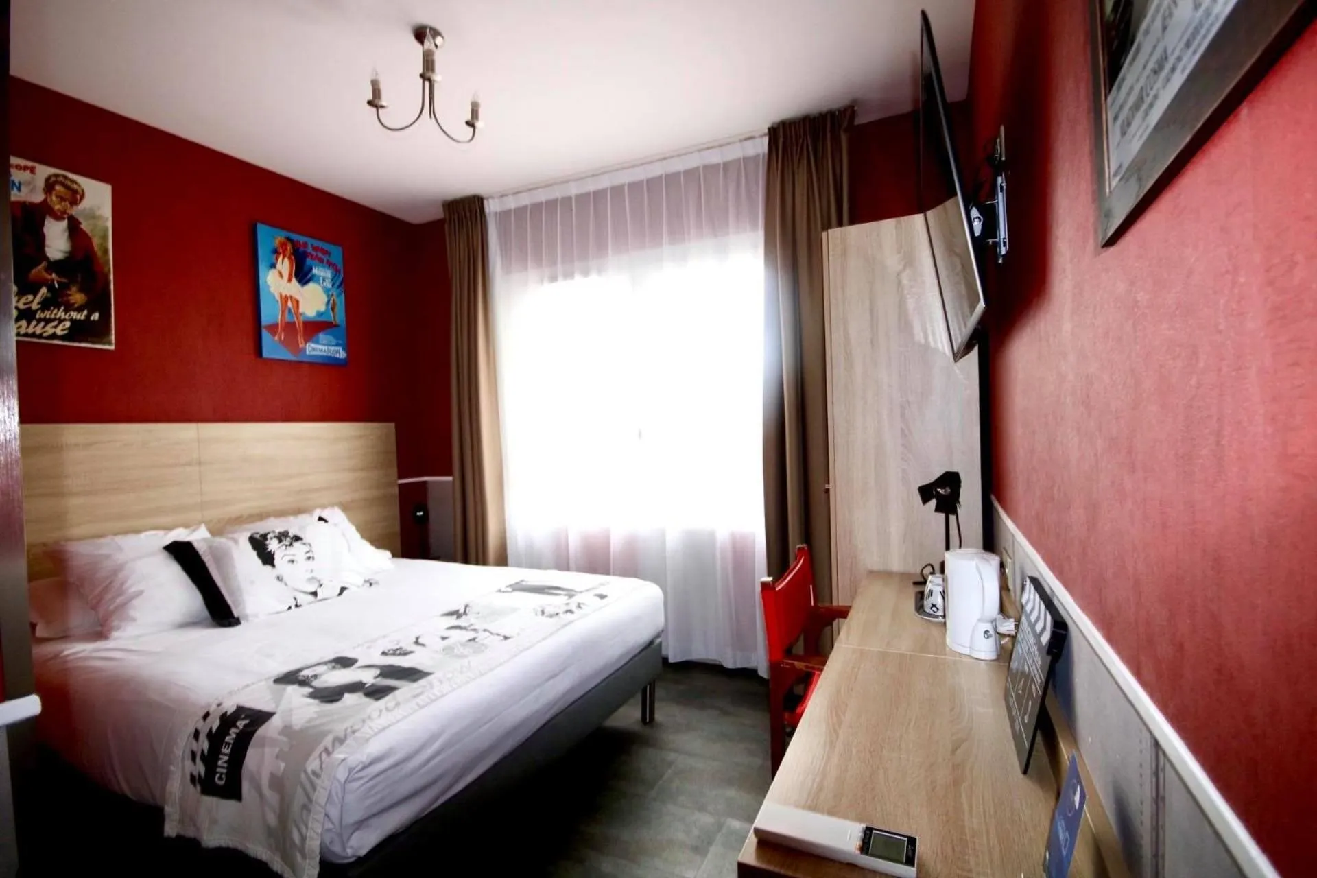 Bedroom, Bed in The Originals Boutique, Hôtel Lakeside, Biscarrosse , Lac