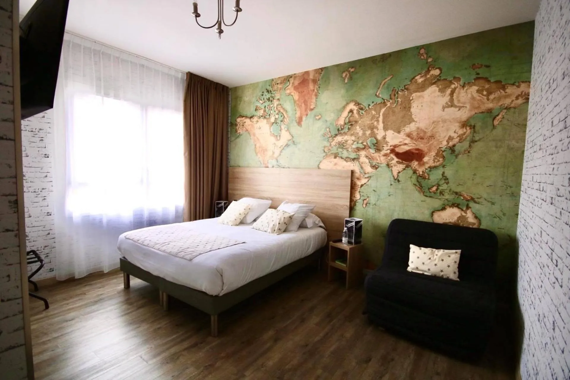 Bedroom, Bed in The Originals Boutique, Hôtel Lakeside, Biscarrosse , Lac