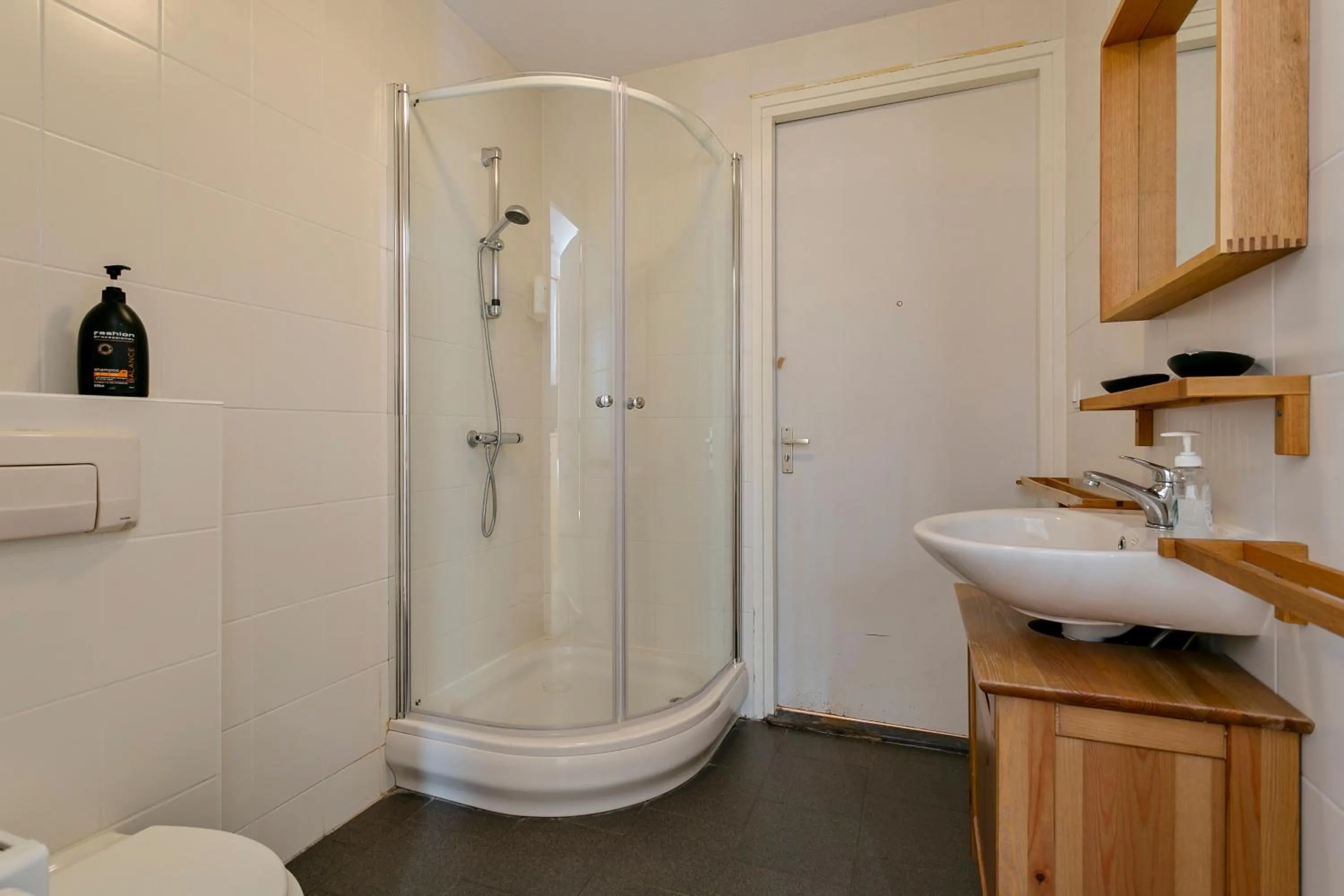 Family Room (4 Adults) - single occupancy in Huis van Steen