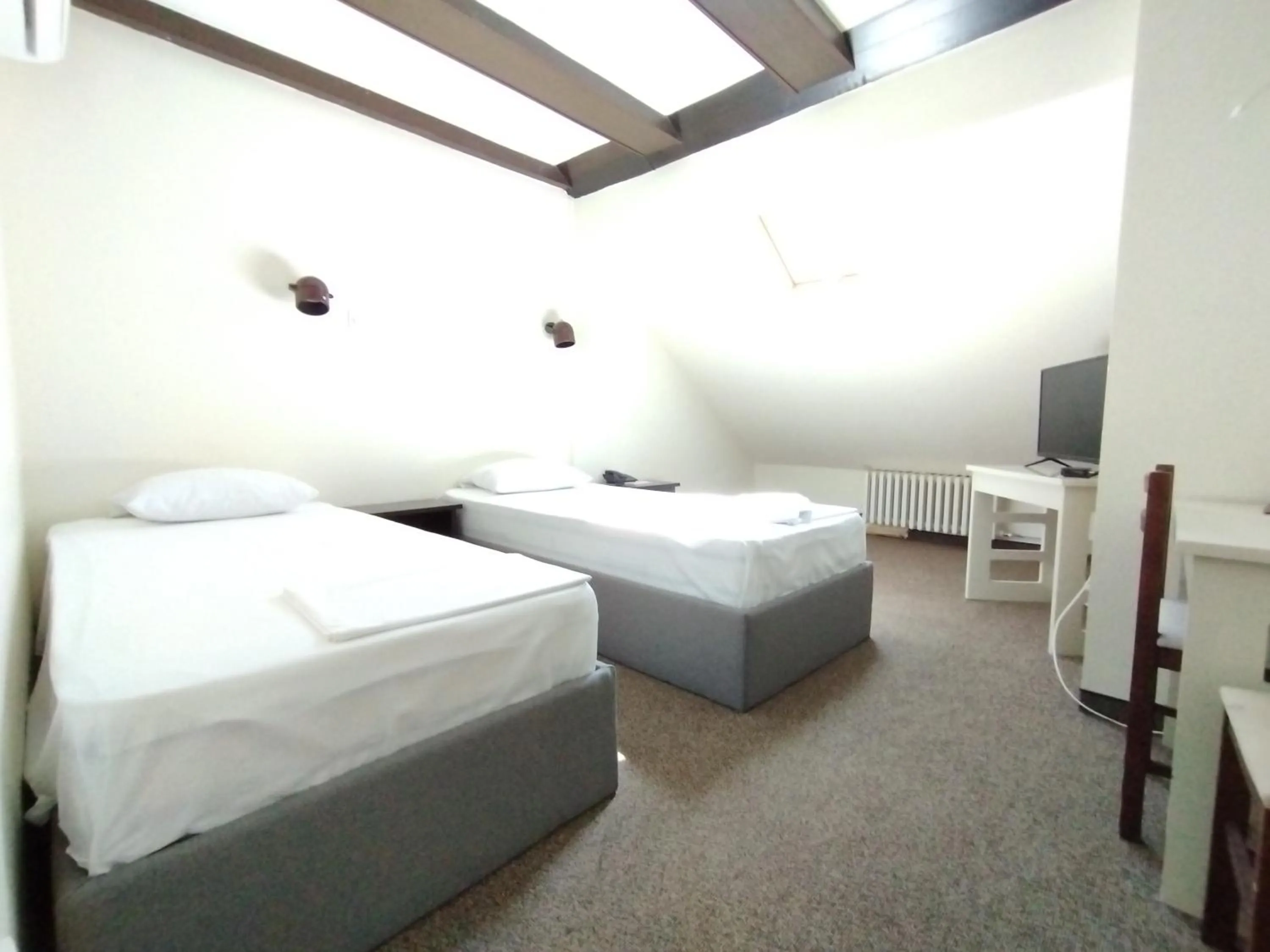 Bedroom, Bed in Hotel Vojvodina