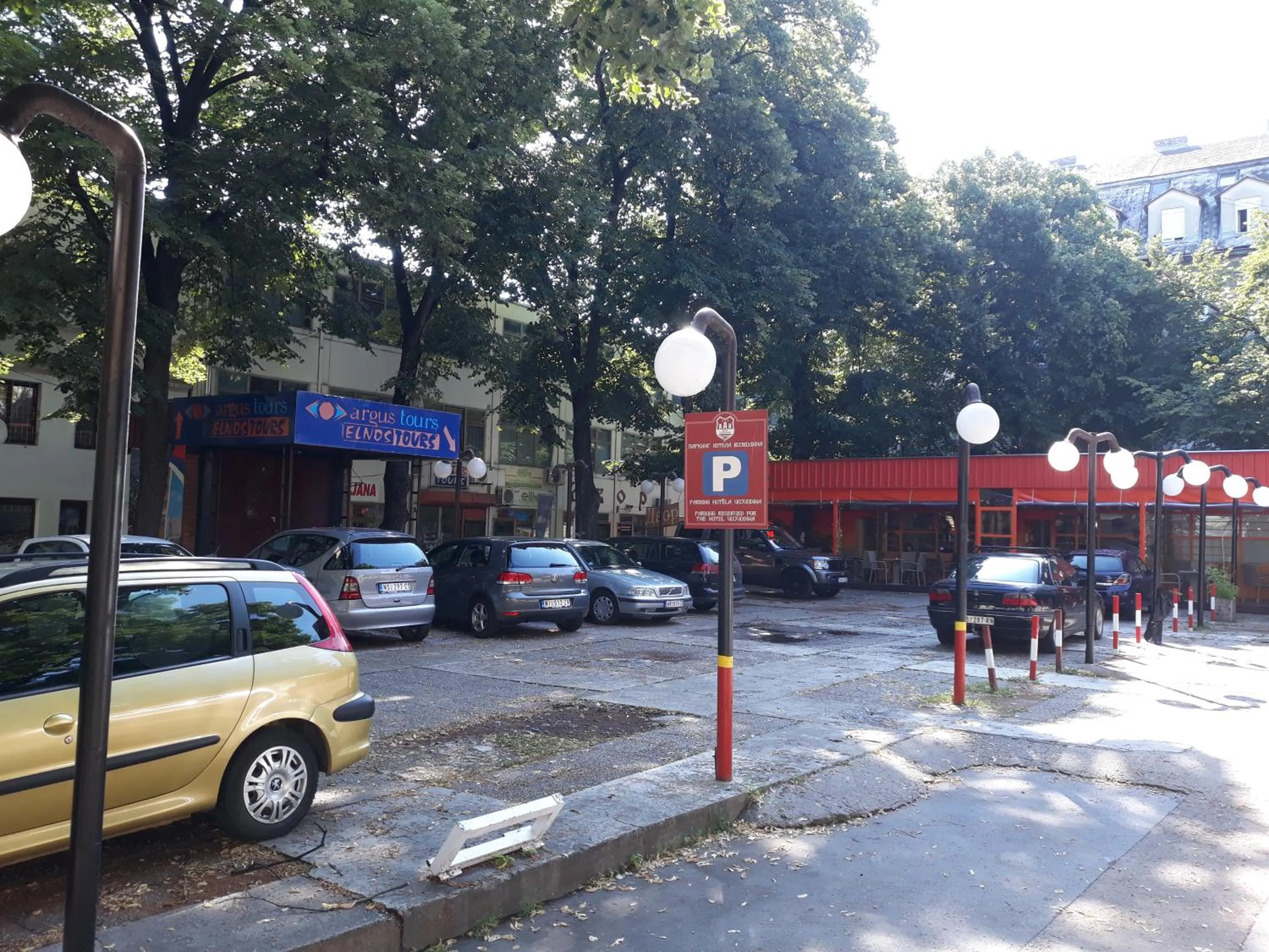 Parking in Hotel Vojvodina