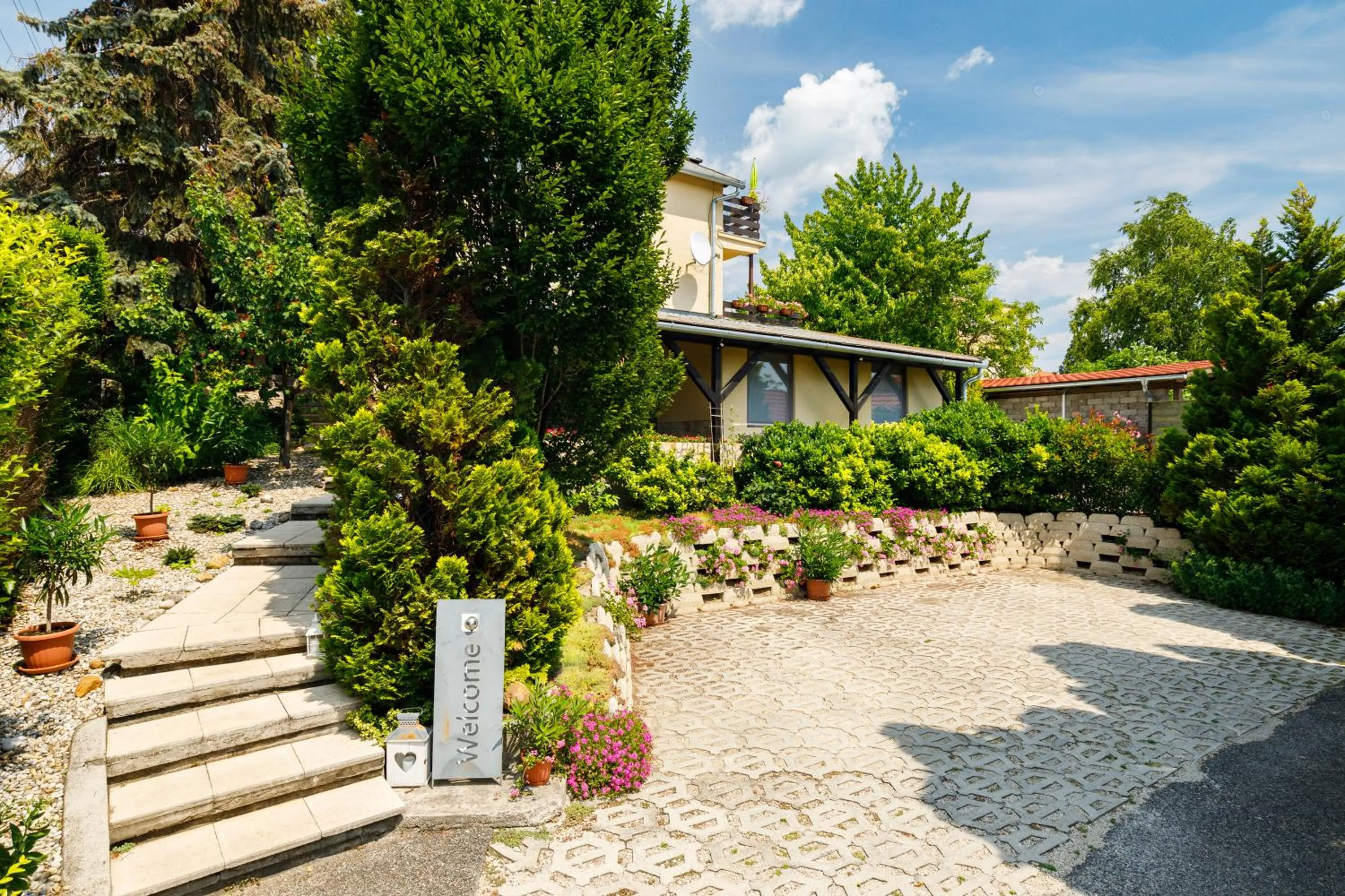 Casa Montana Apartments