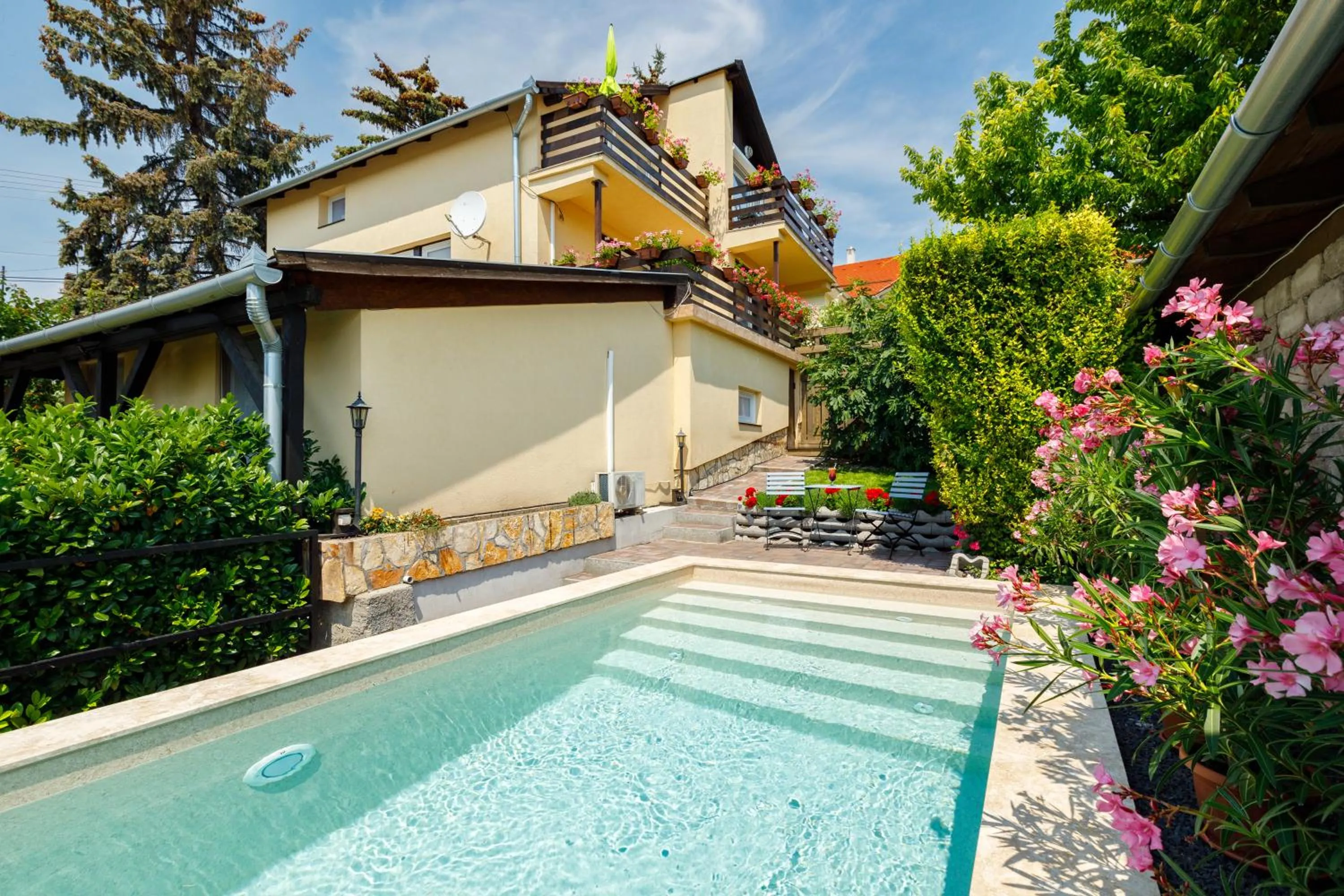Casa Montana Apartments