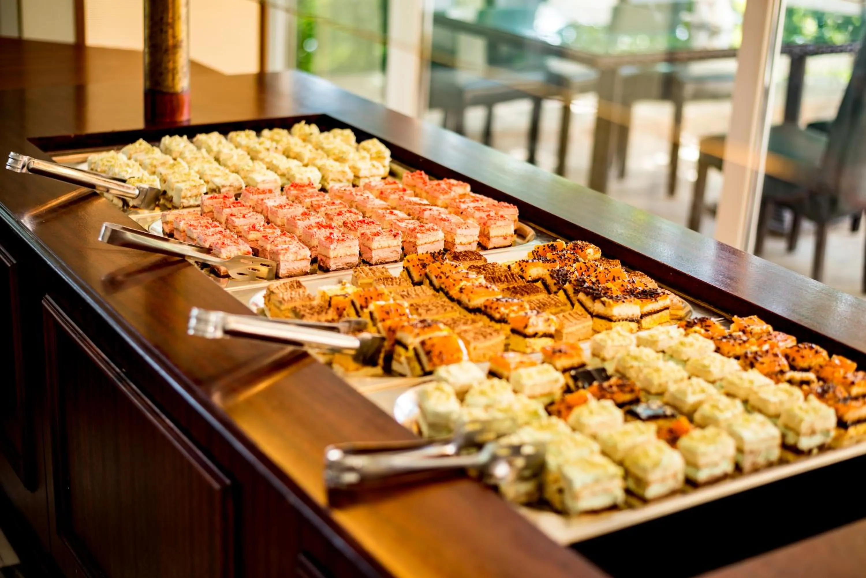 Restaurant/places to eat in Hotel Capitol