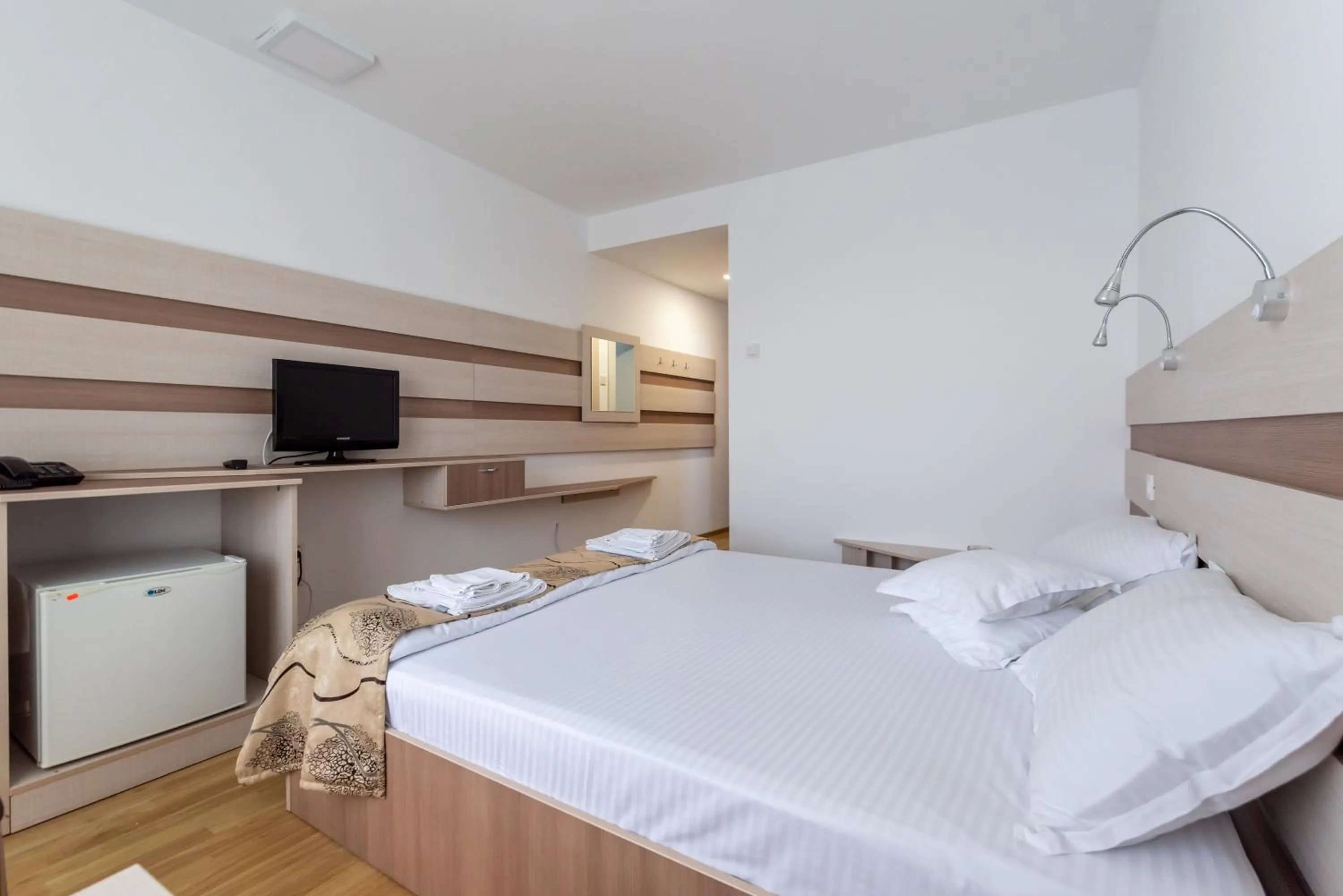 Photo of the whole room, Bed in Hotel Capitol