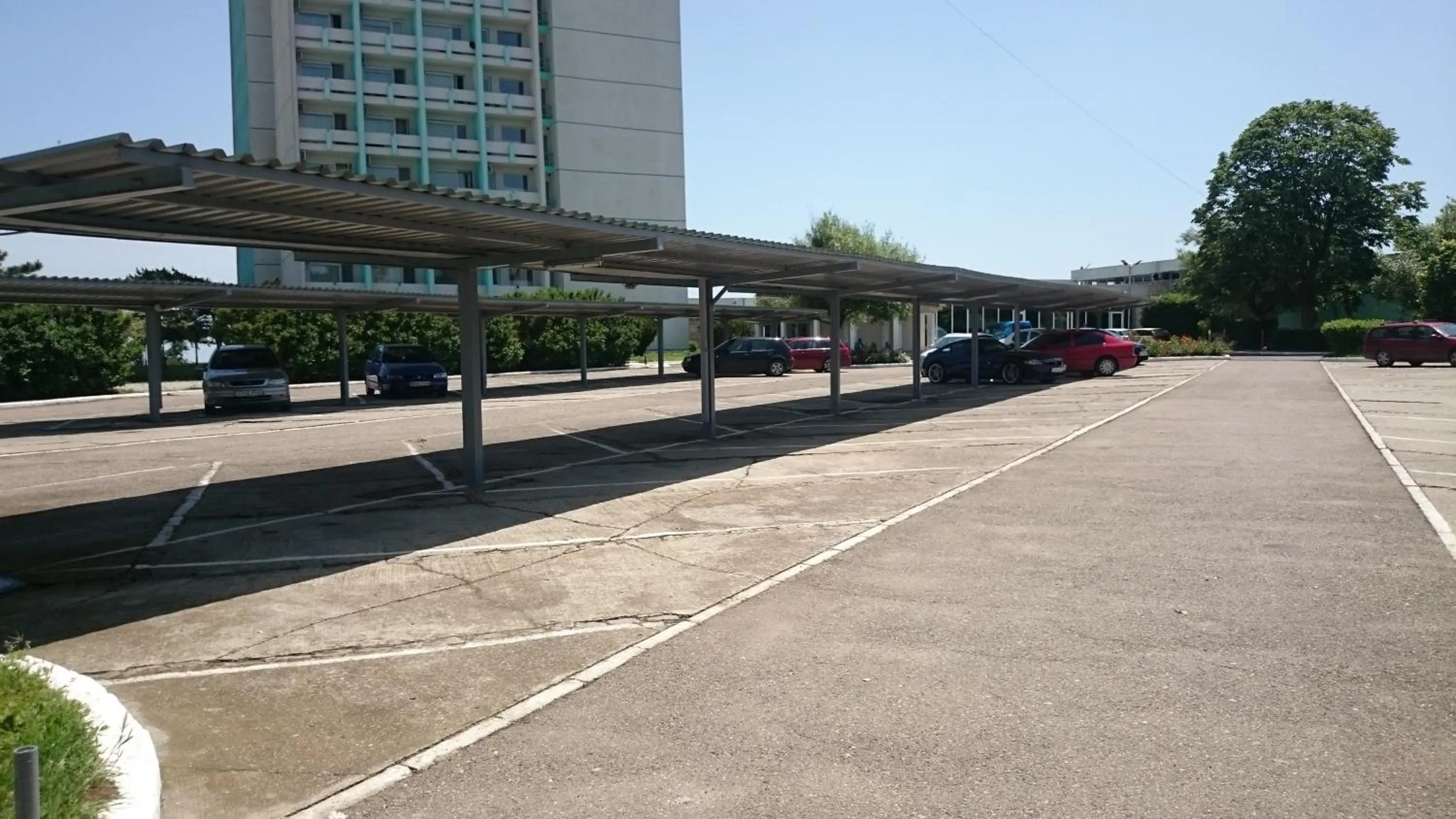 Parking in Hotel Capitol