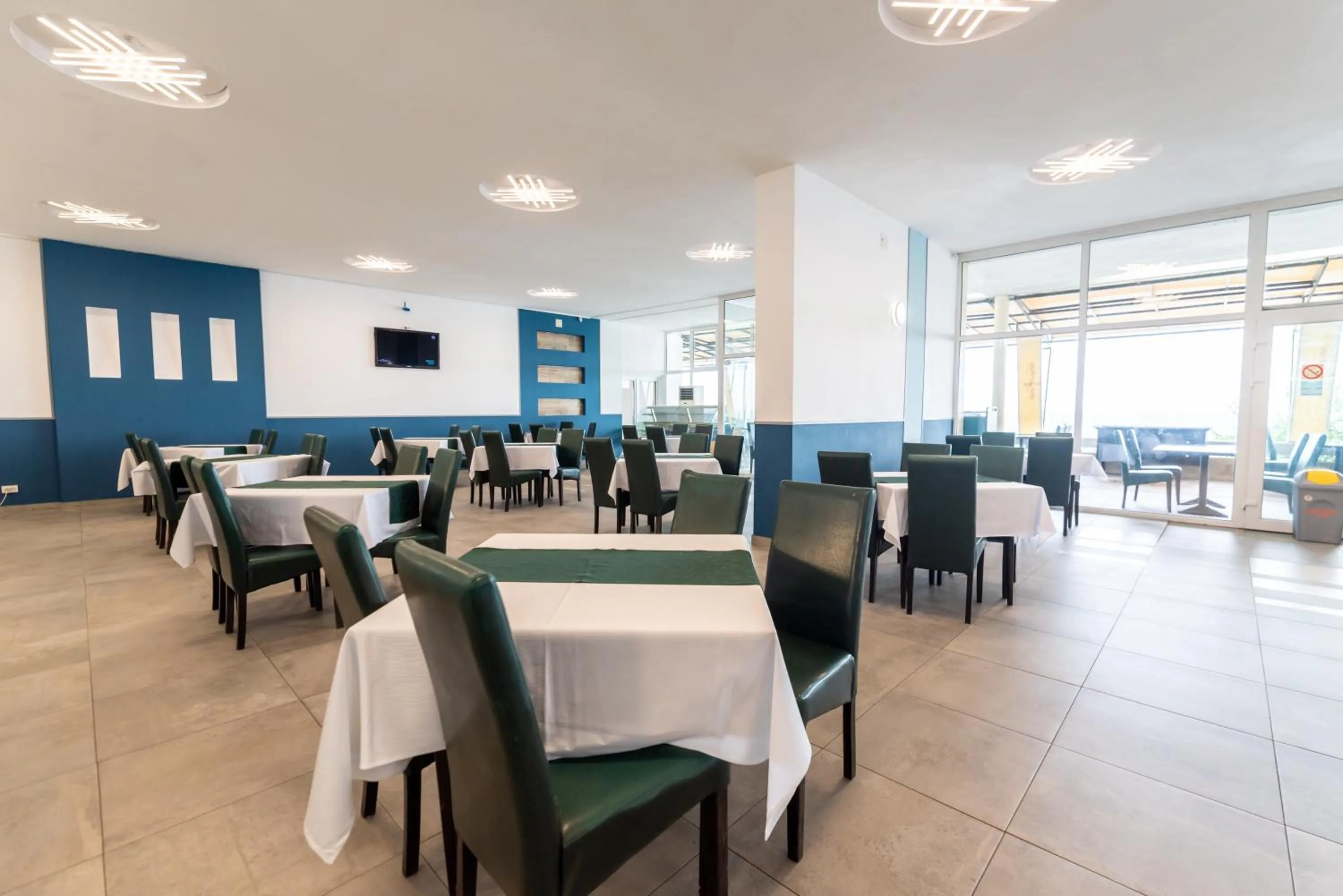 Restaurant/places to eat in Hotel Capitol