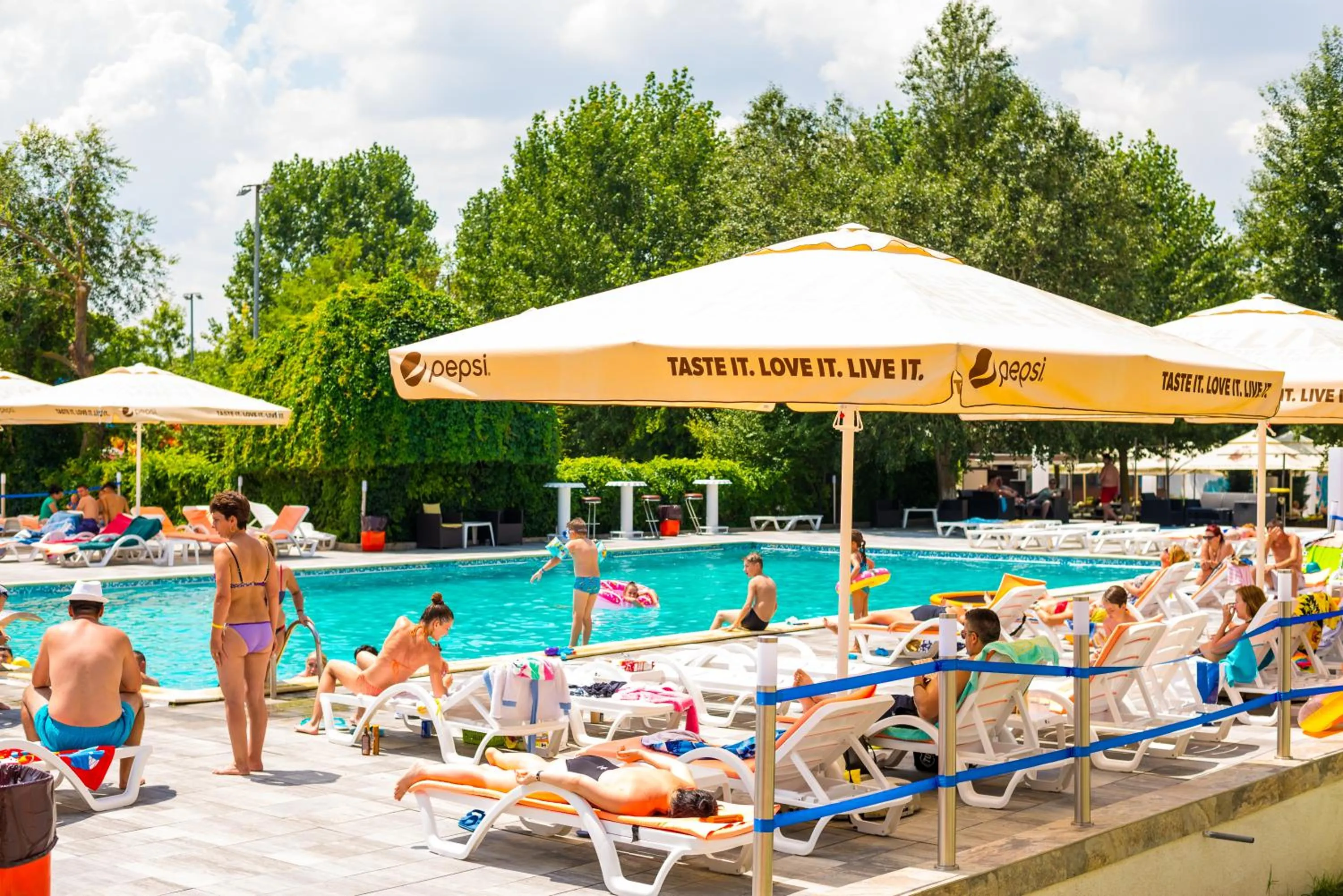 Area and facilities in Hotel Capitol