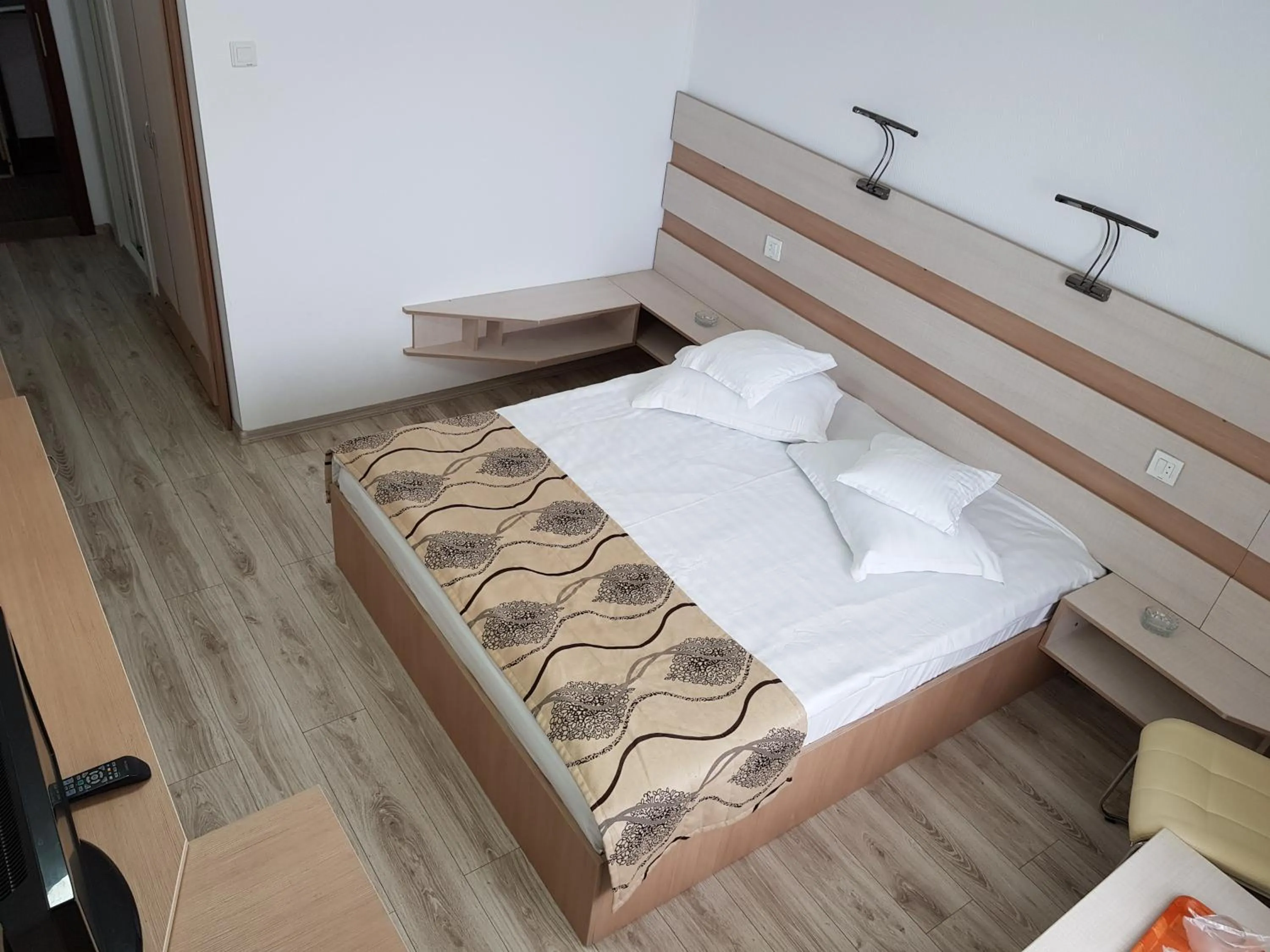 Photo of the whole room, Bed in Hotel Capitol