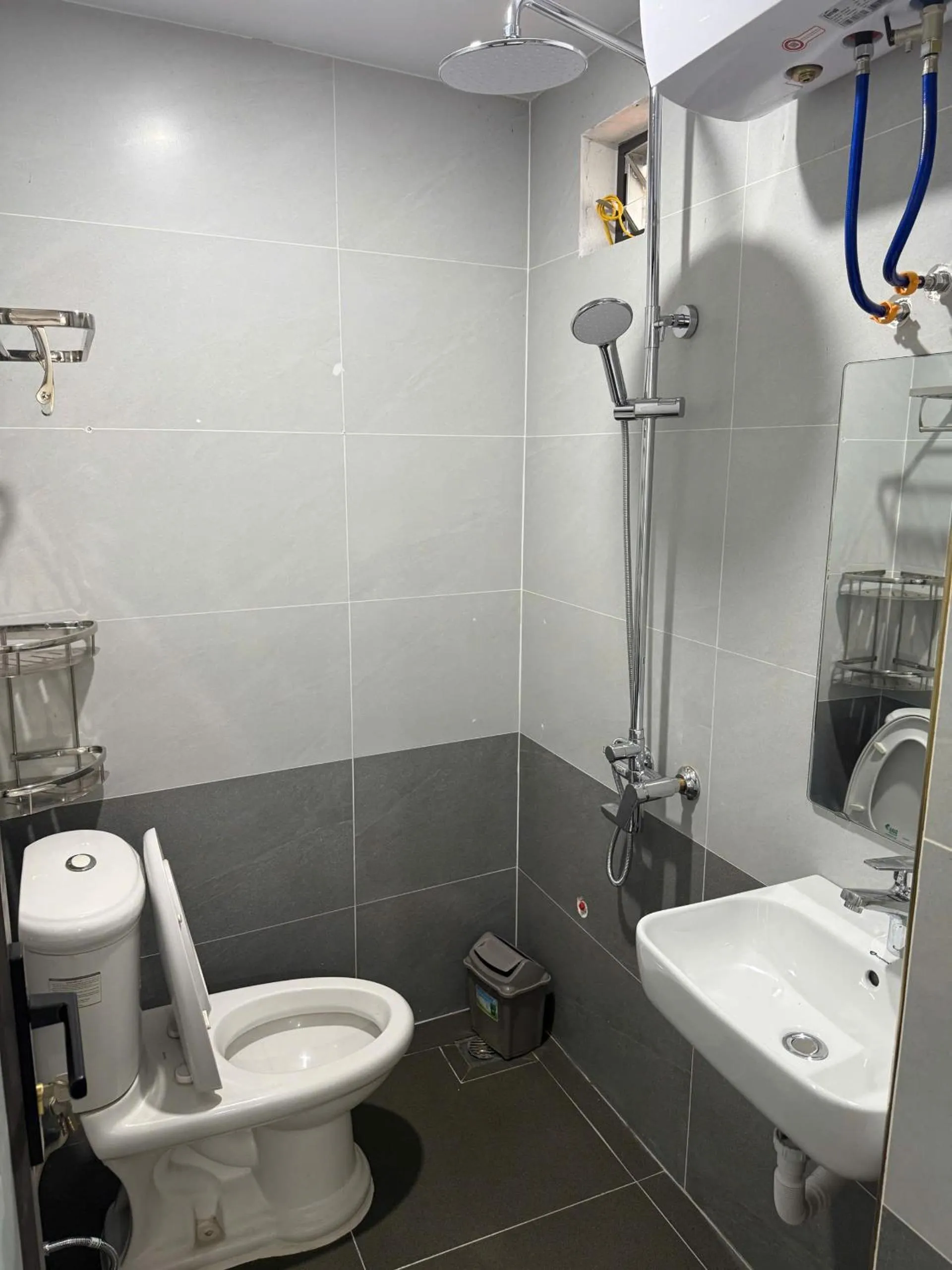 Shower in Family Transit 2 Hotel