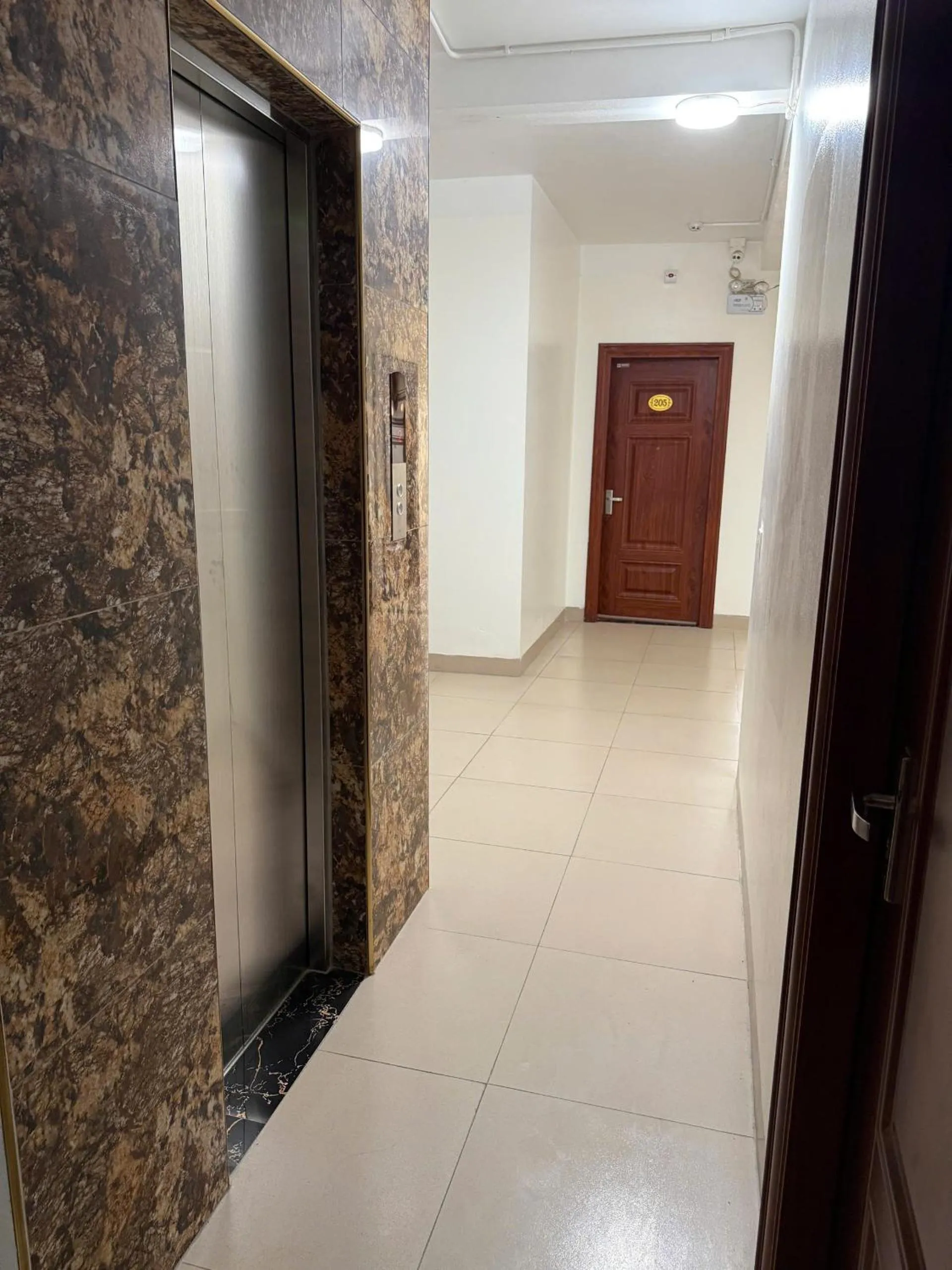 elevator in Family Transit 2 Hotel