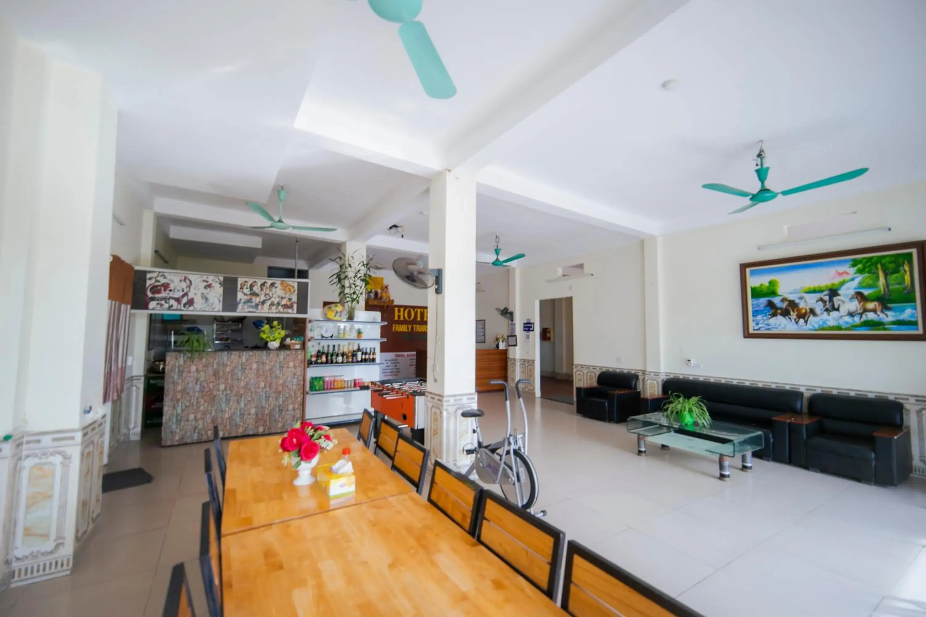 Restaurant/places to eat in Family Transit 2 Hotel Restaurant/places to eat in Family Transit 2 Hotel