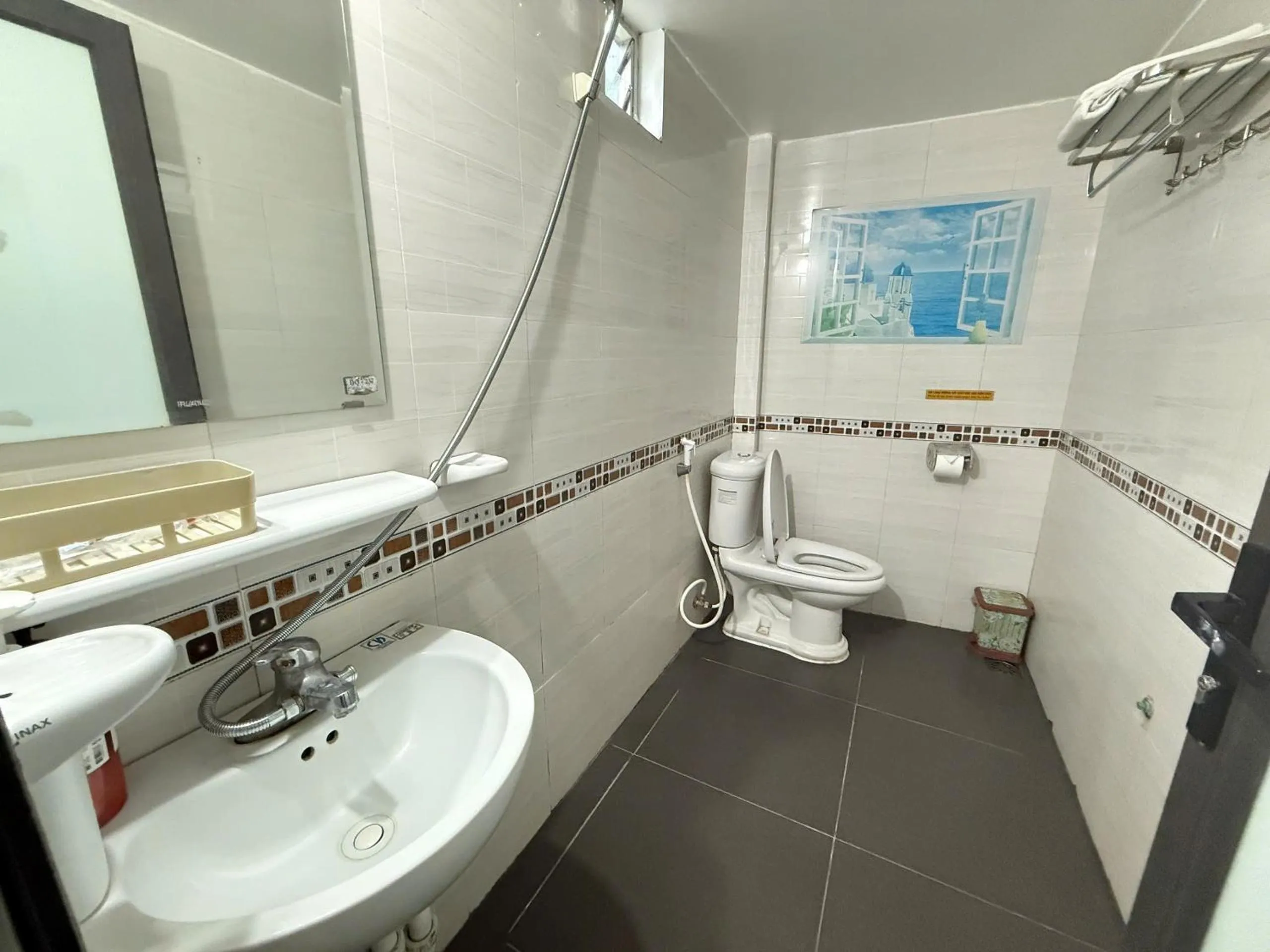 Toilet in Family Transit 2 Hotel