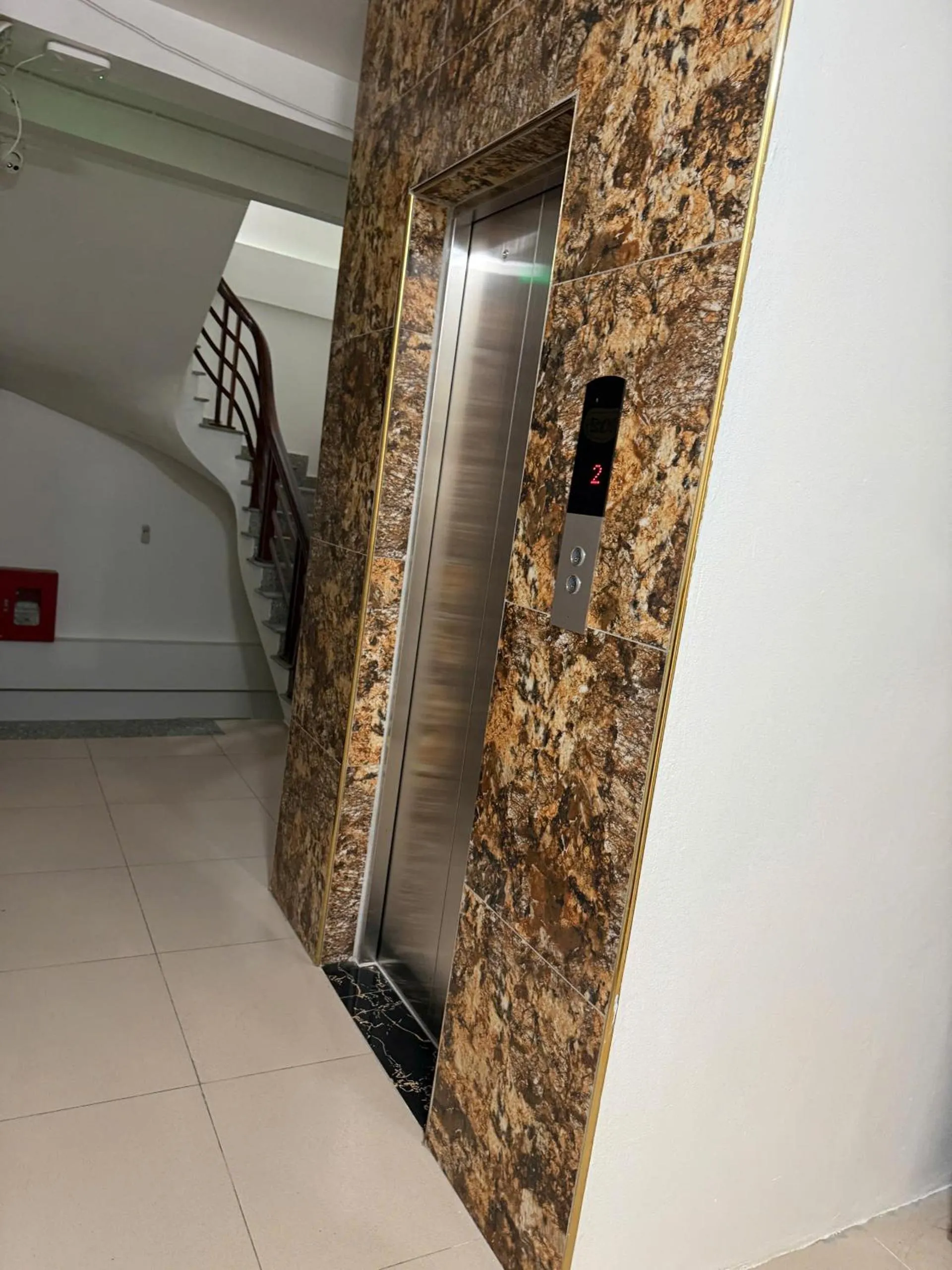 elevator in Family Transit 2 Hotel