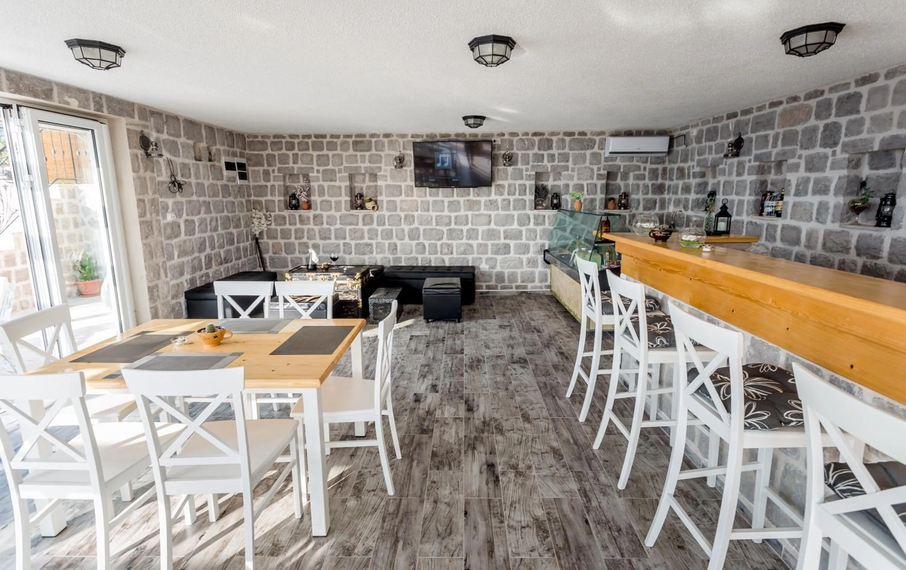 Restaurant/places to eat in Luštica Apartments