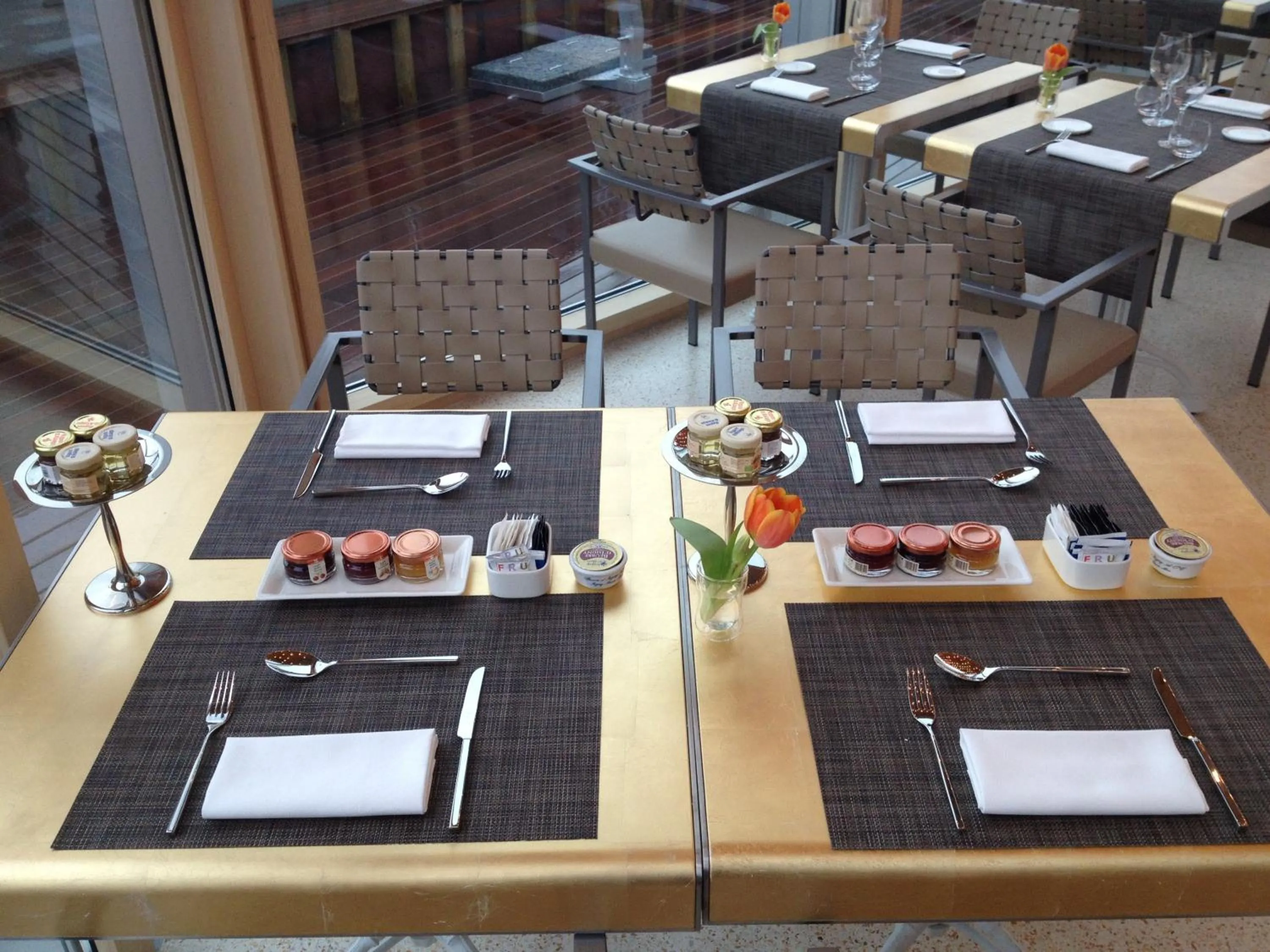 Restaurant/places to eat in Nu Hotel