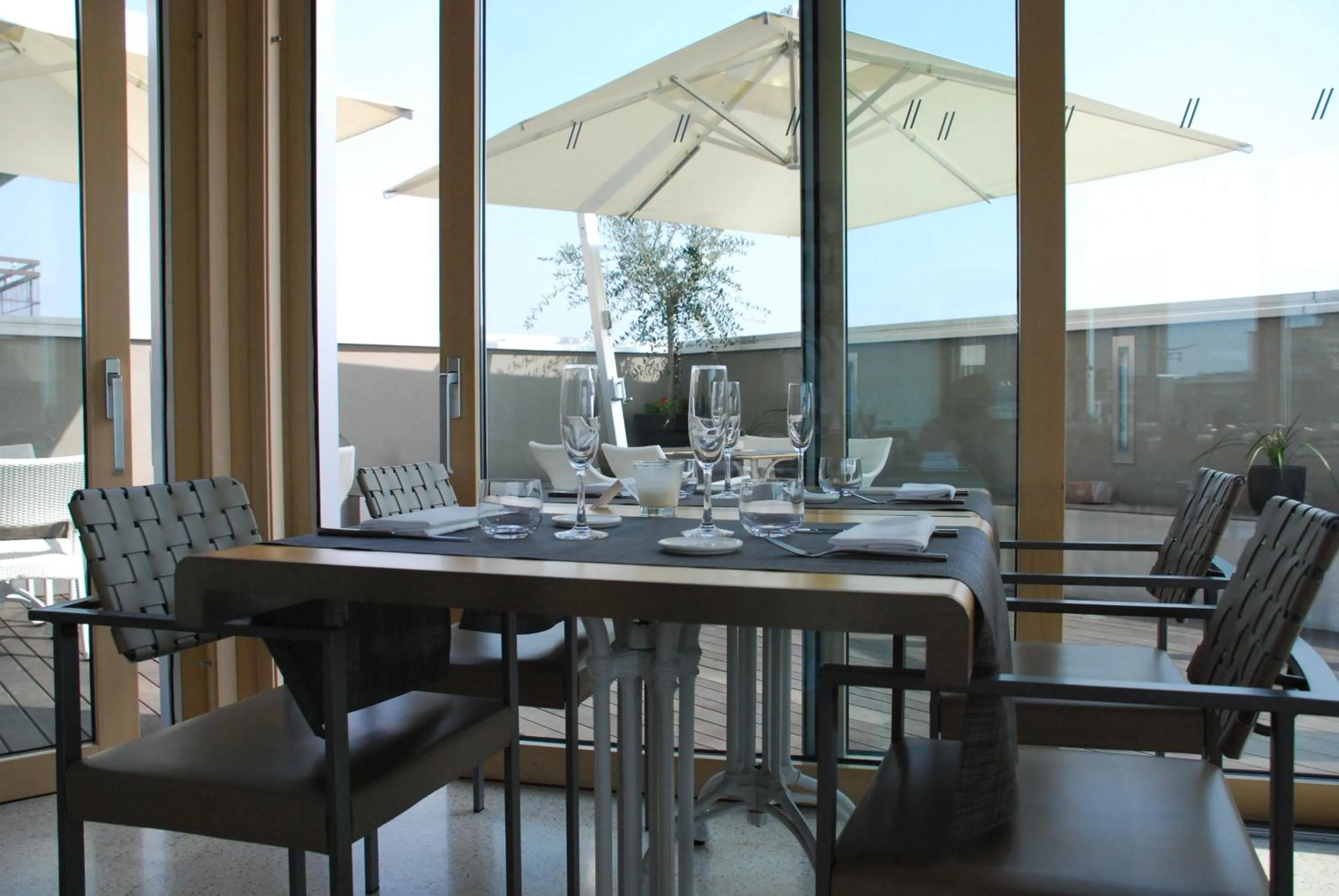 Restaurant/places to eat in Nu Hotel