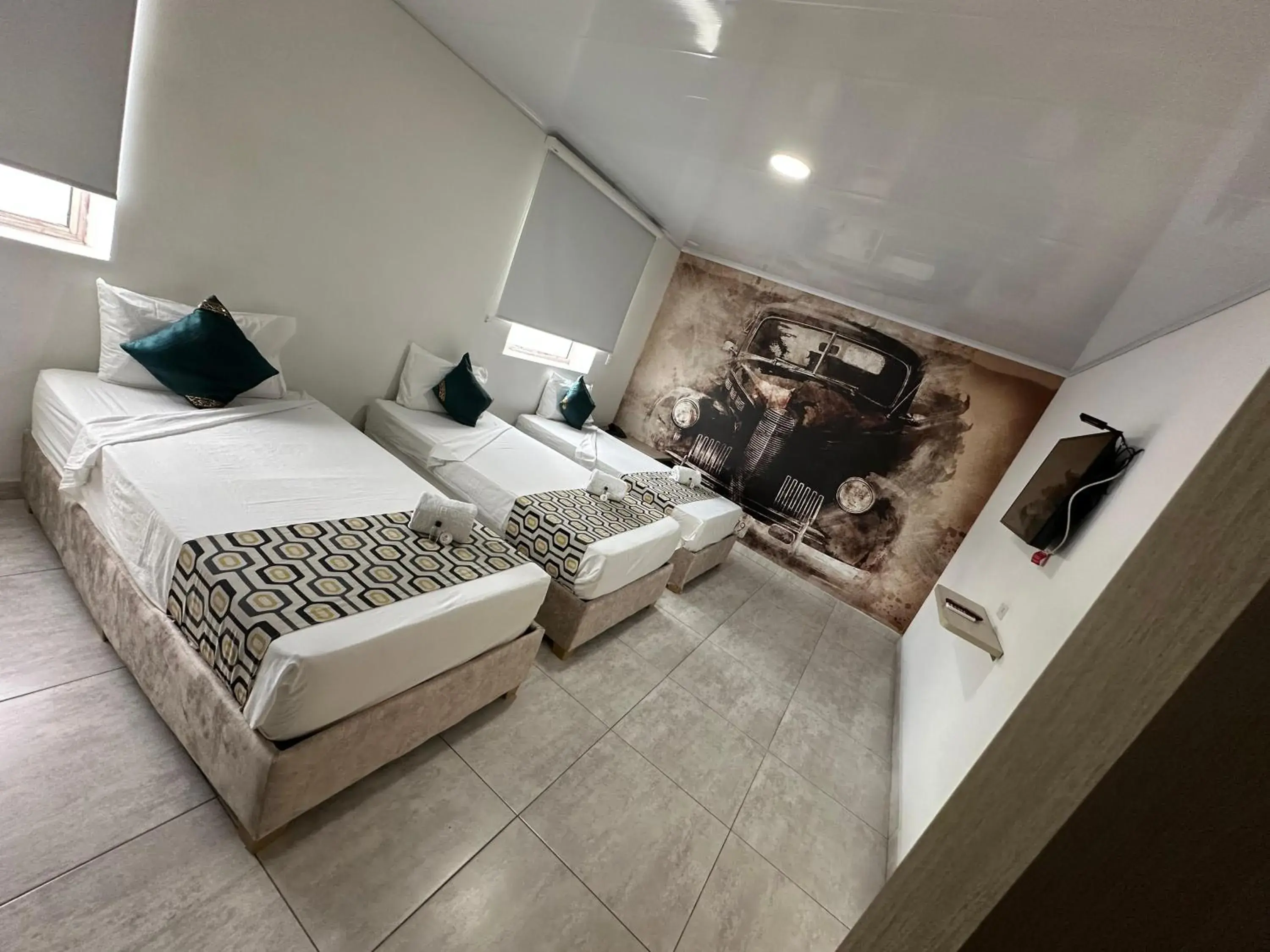 Standard Triple Room in Hotel Millenium Victoria Plaza Standard Triple Room in Hotel Millenium Victoria Plaza