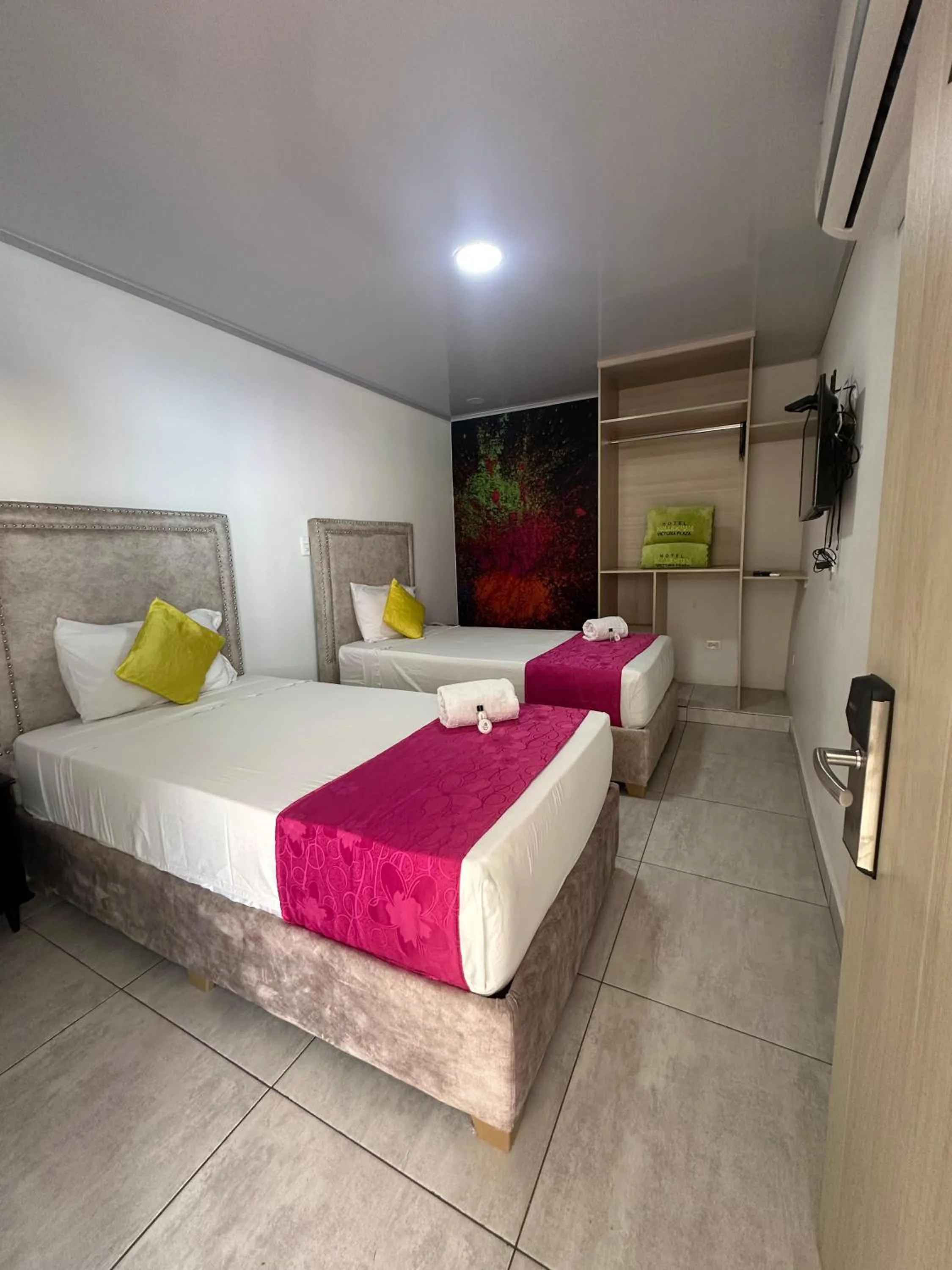 Bed in Hotel Millenium Victoria Plaza