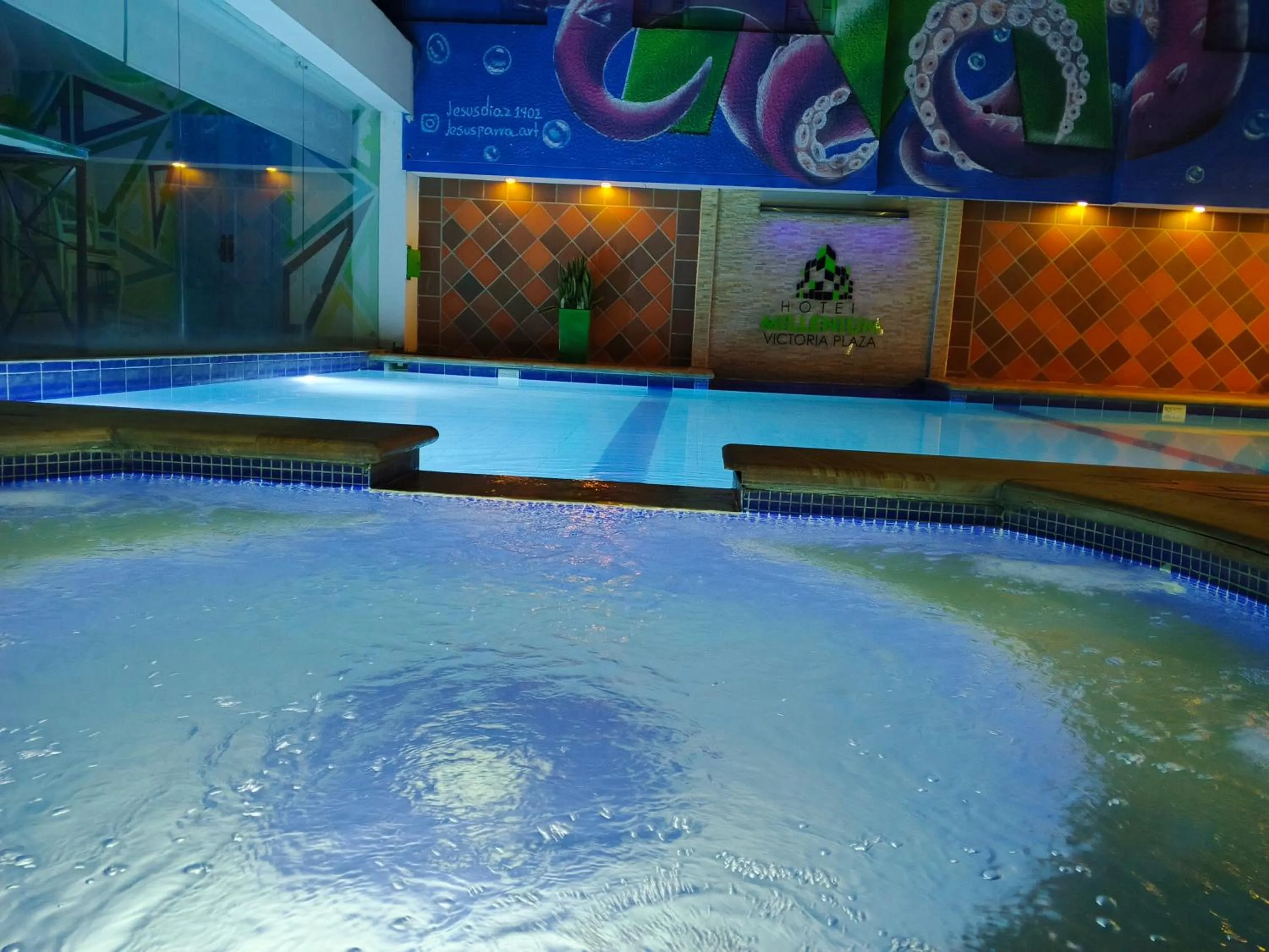 Swimming pool in Hotel Millenium Victoria Plaza