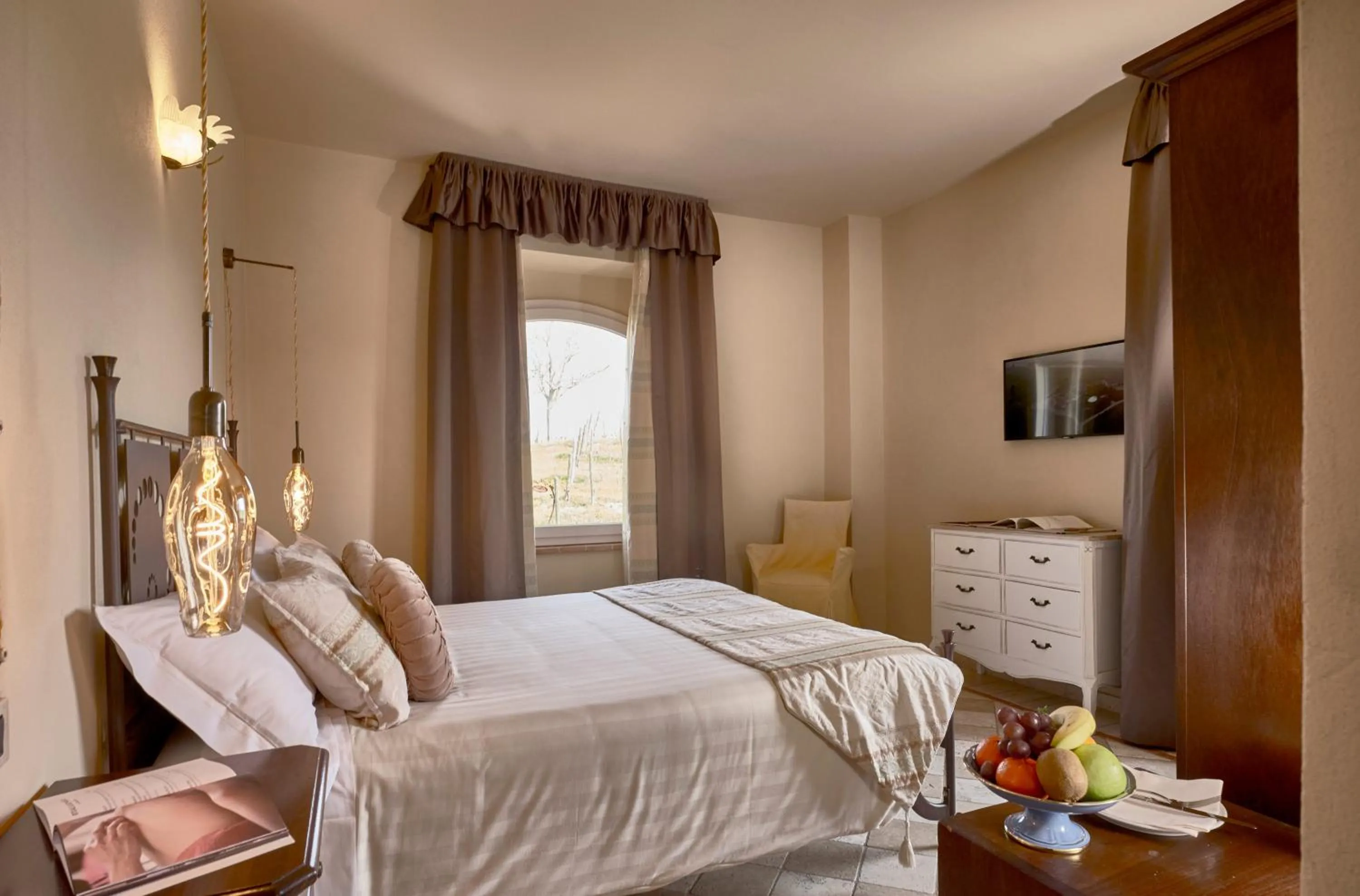 Bedroom, Bed in Tenuta Montemagno Relais & Wines