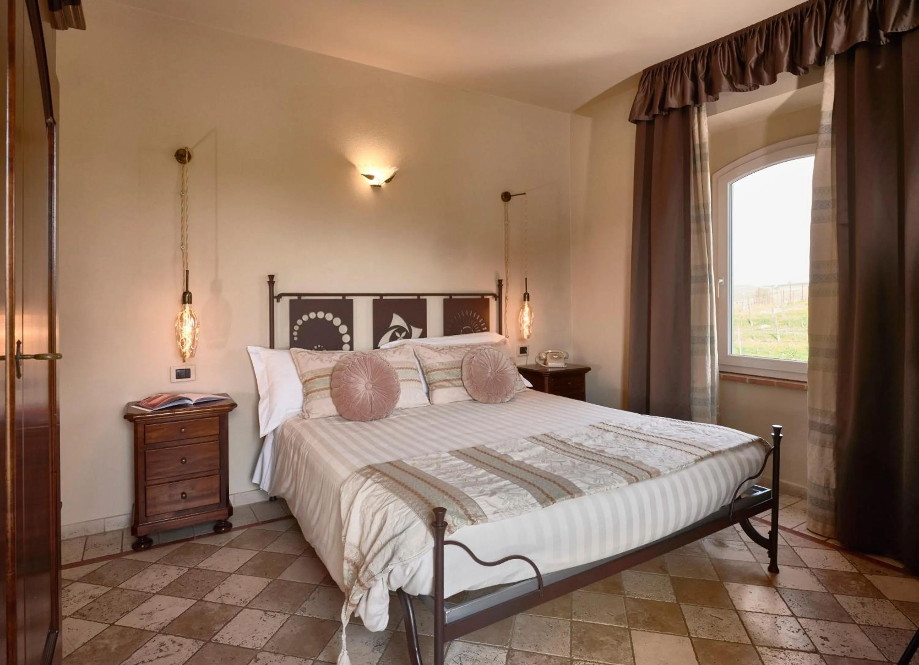 Bedroom, Bed in Tenuta Montemagno Relais & Wines