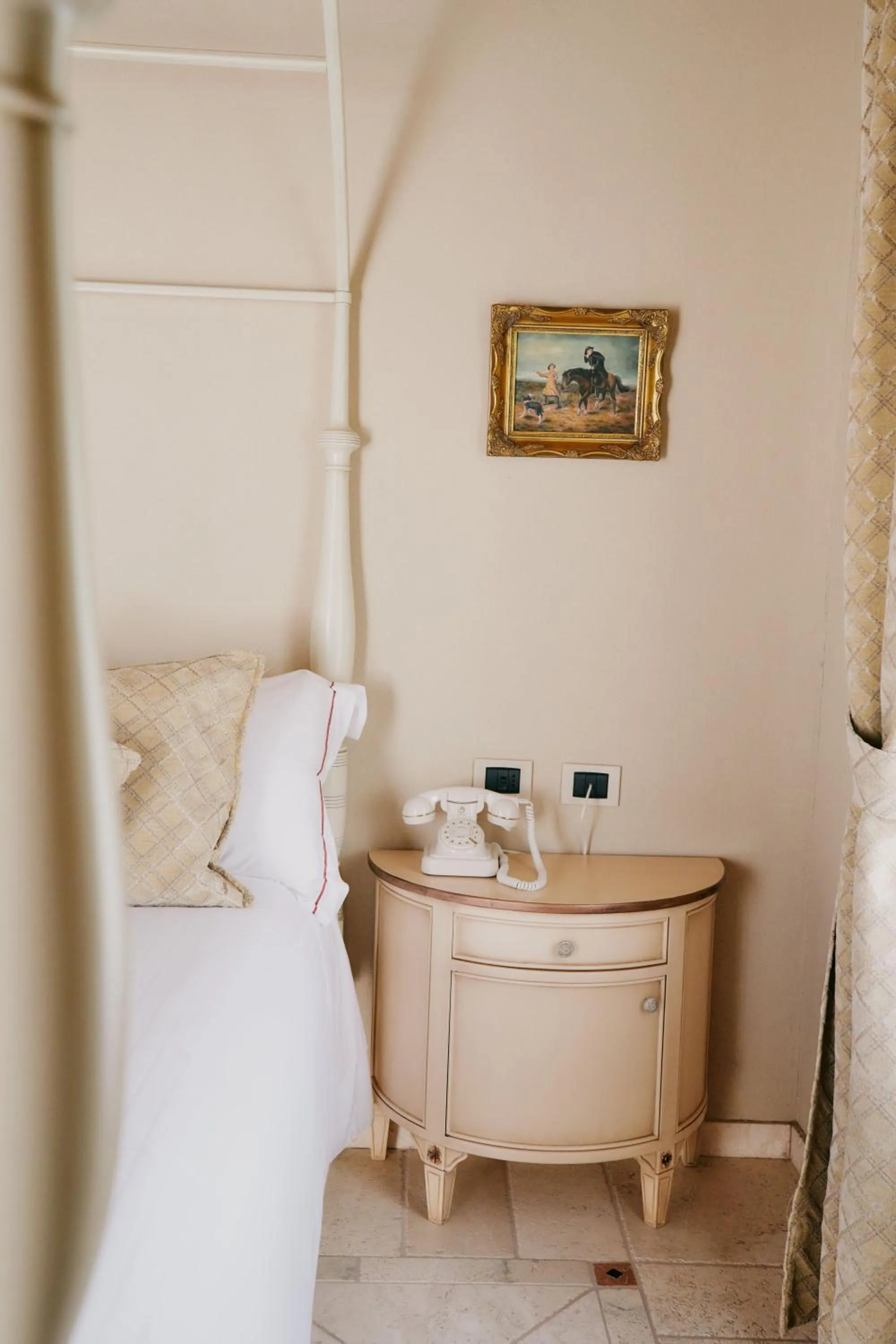 Bed in Tenuta Montemagno Relais & Wines