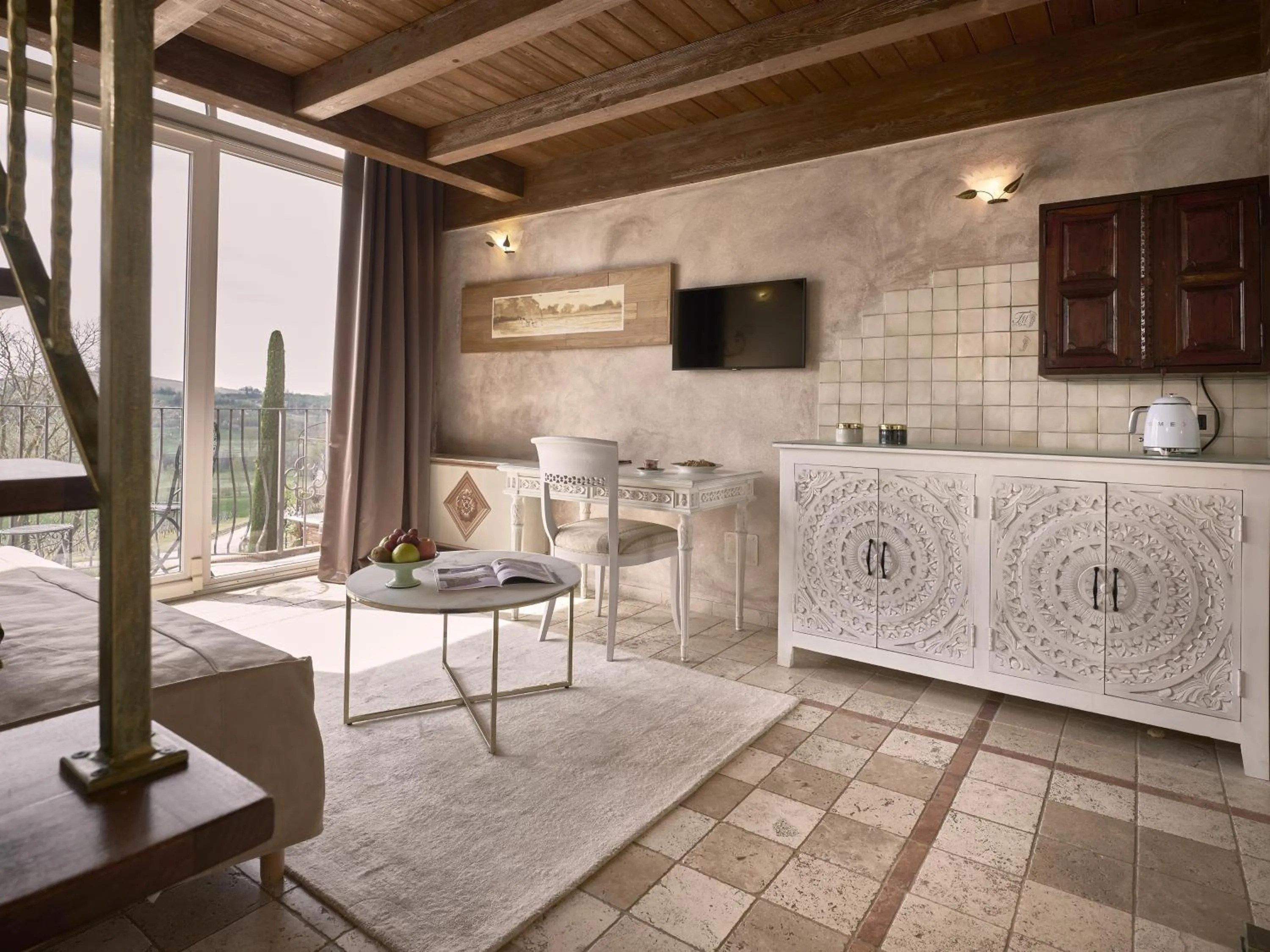 TV and multimedia in Tenuta Montemagno Relais & Wines