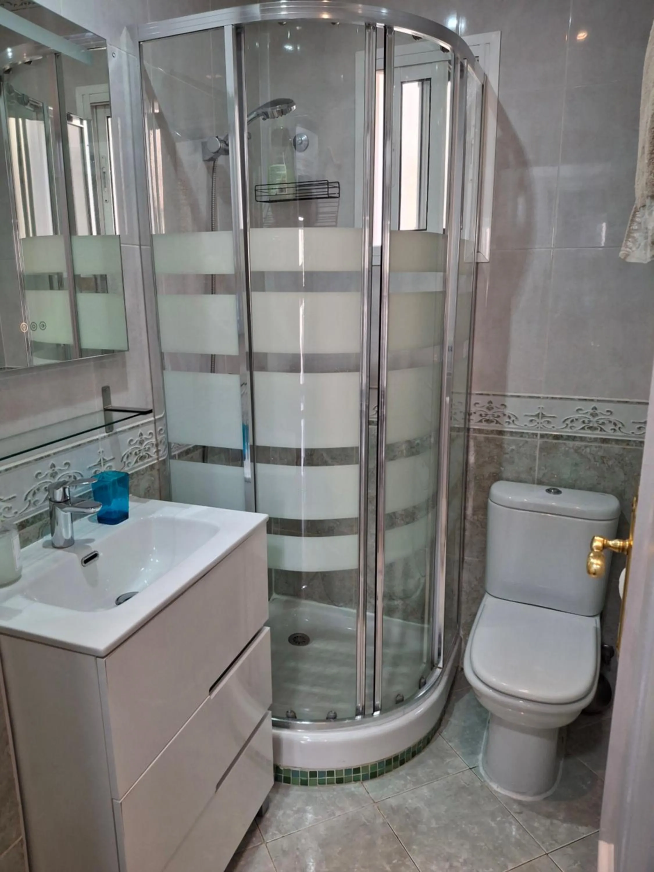 Shower in ELENA Flat Malaga Center