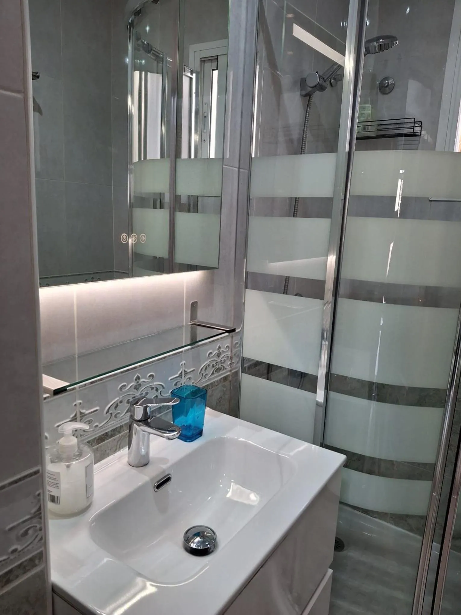 Shower in ELENA Flat Malaga Center