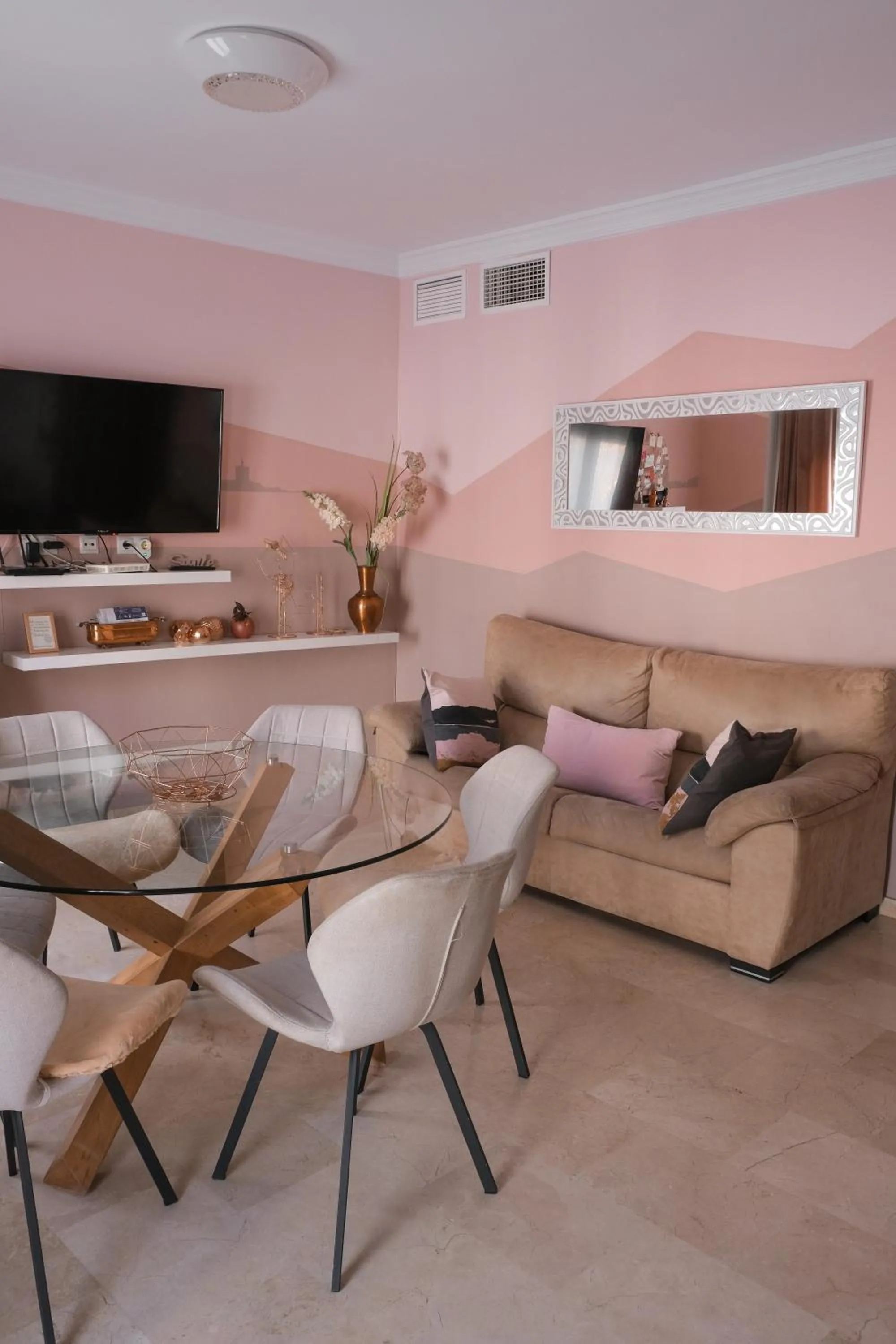 Communal lounge/ TV room in ELENA Flat Malaga Center