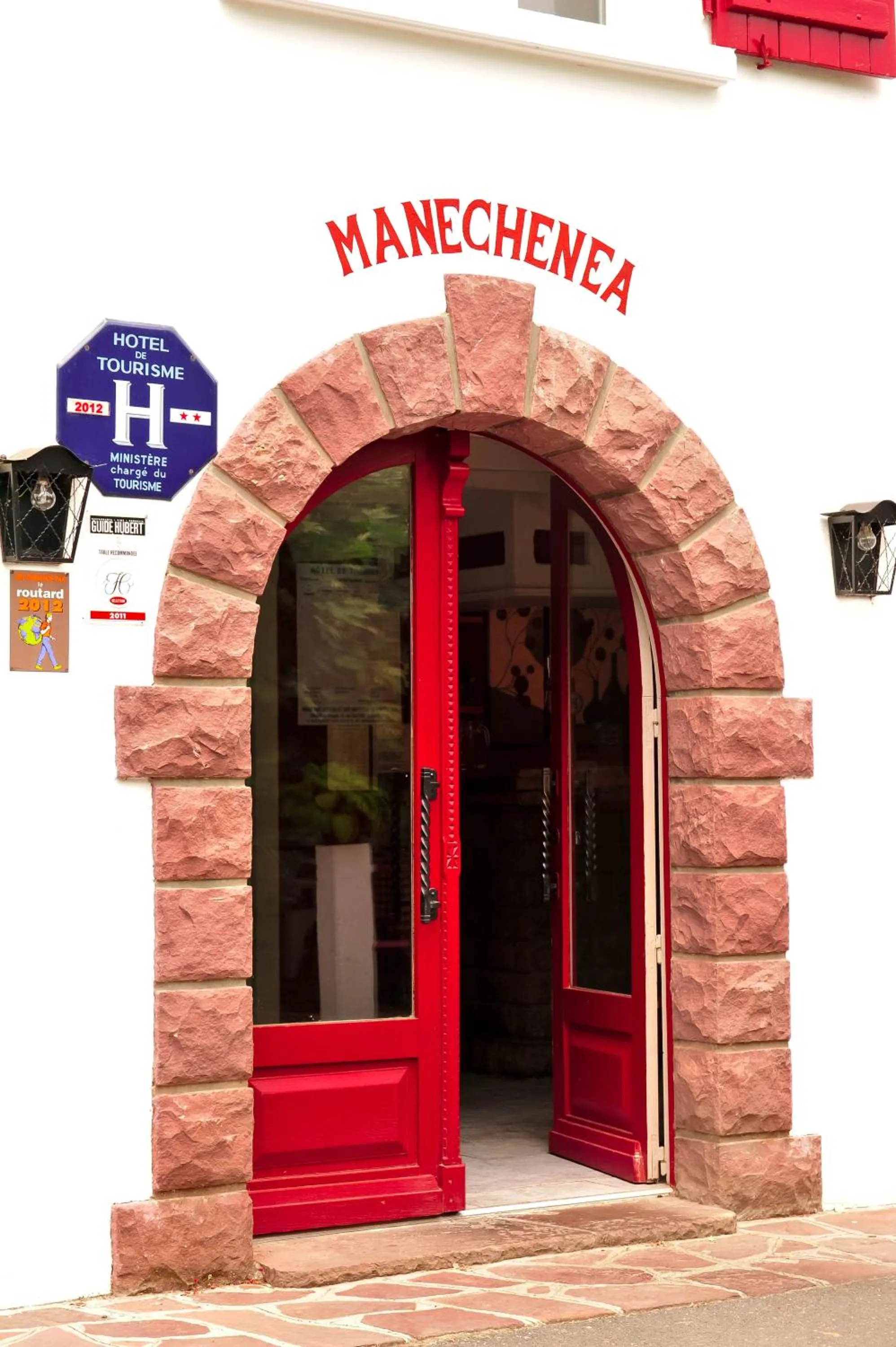 Facade/entrance in Manexenea