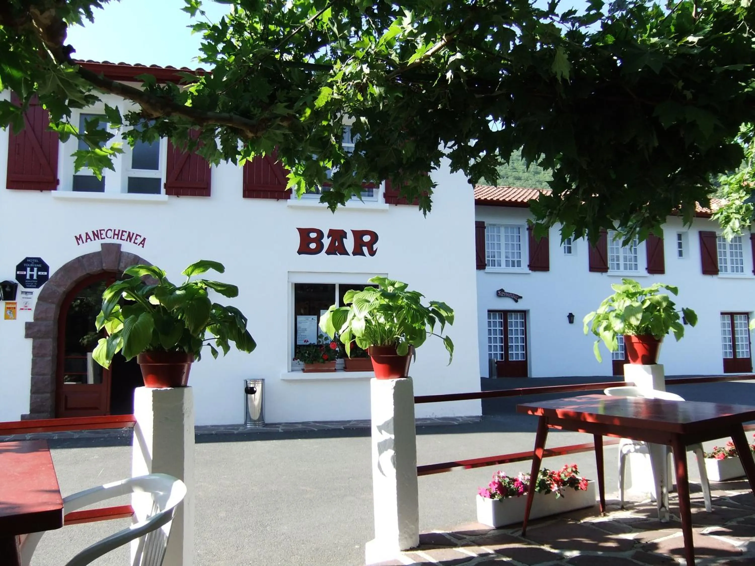 Facade/entrance in Manexenea