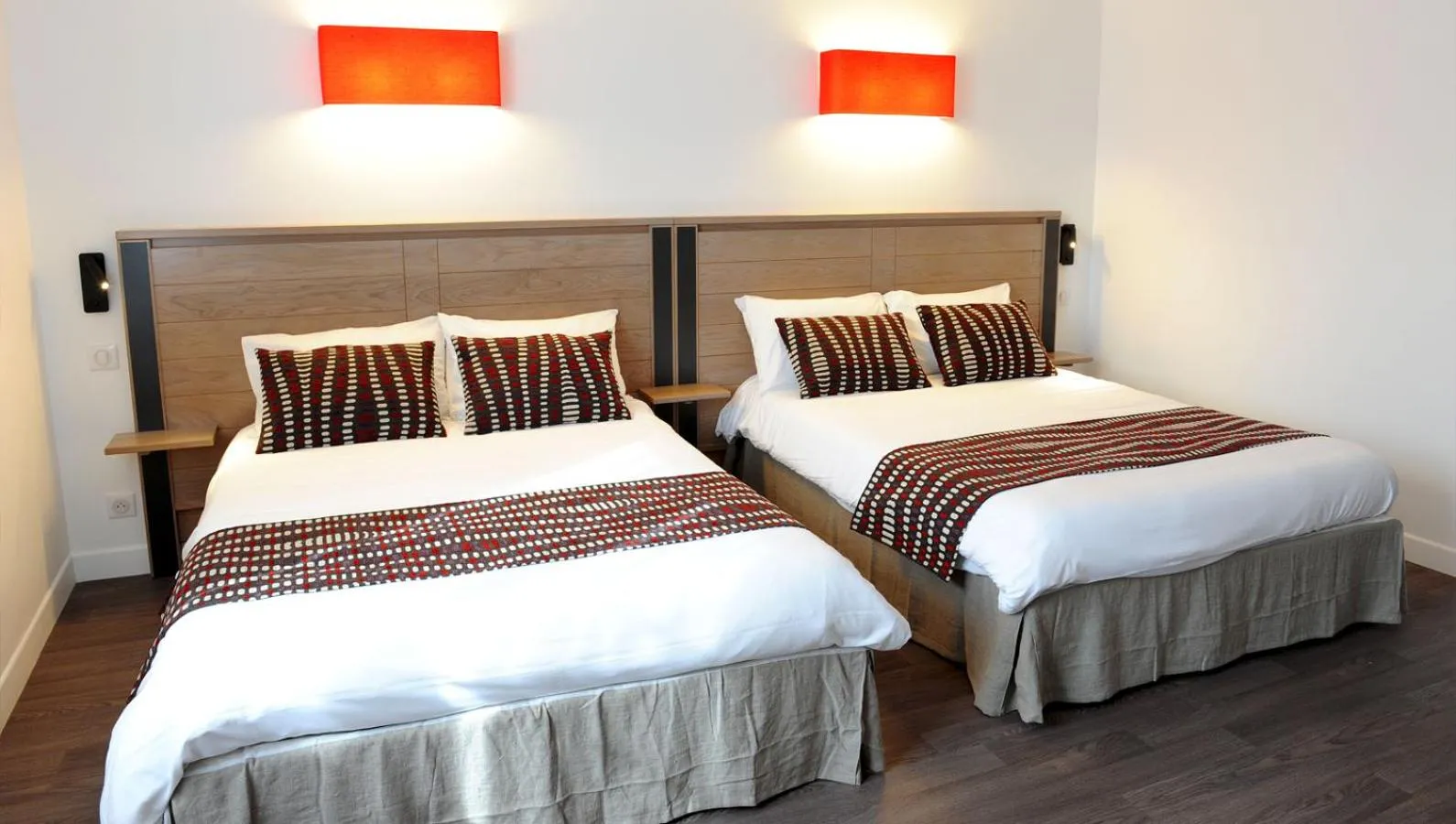 Photo of the whole room in Manexenea