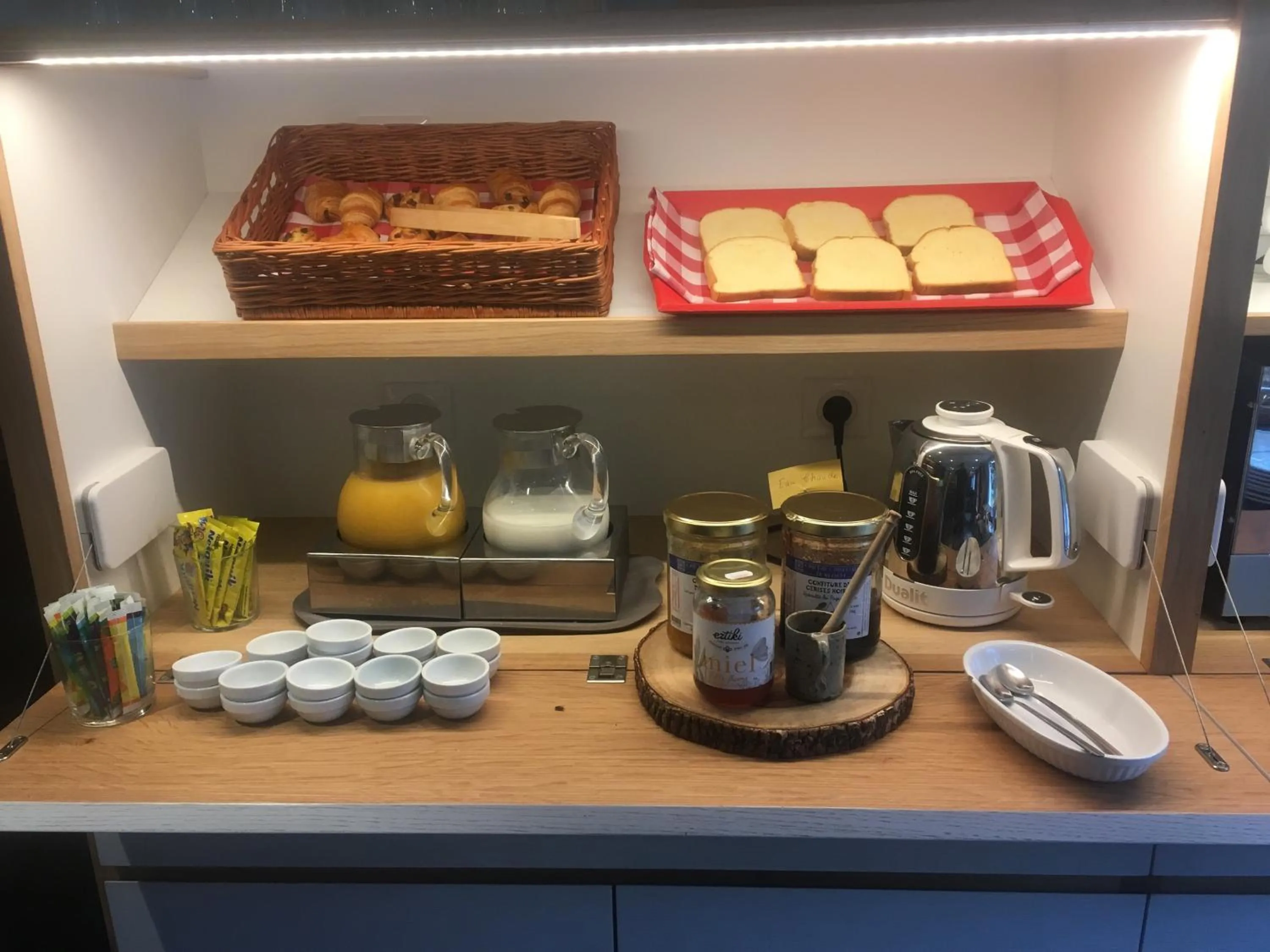 Buffet breakfast in Manexenea