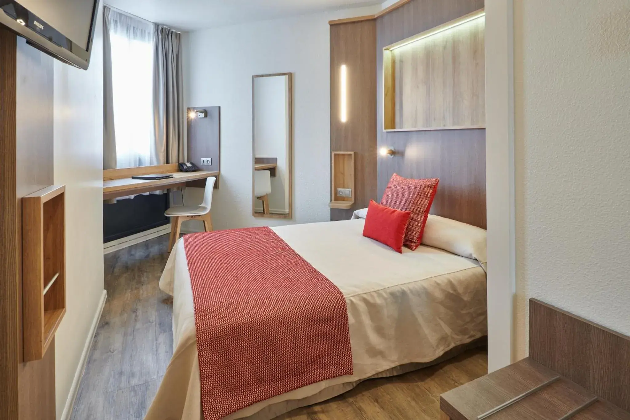 Photo of the whole room, Bed in Hôtel Le Bayonne Photo of the whole room, Bed in Hôtel Le Bayonne