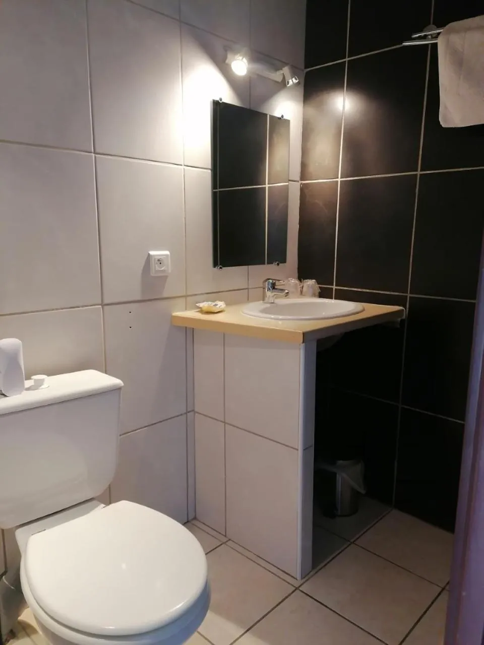 Shower in Hotel Restaurant L'Escale