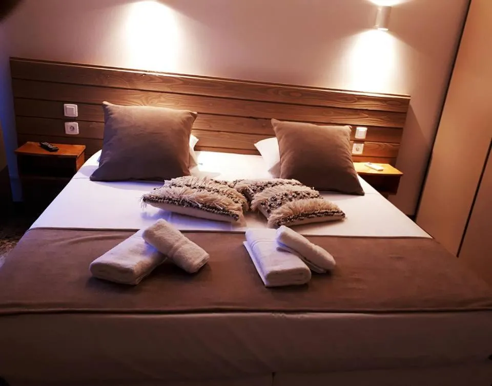 Bed in Hotel Restaurant L'Escale