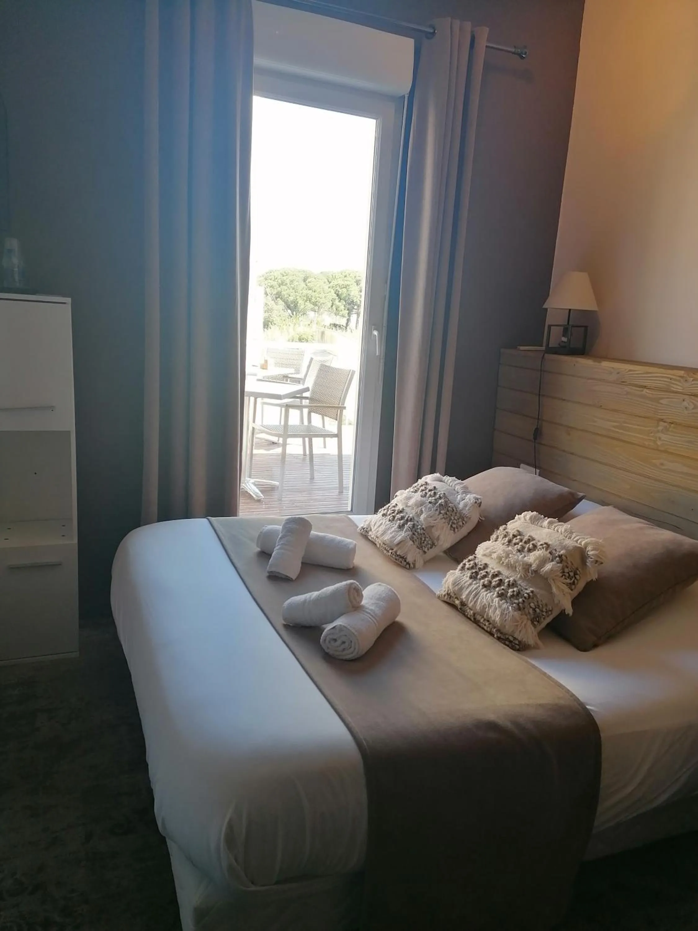 Bedroom, Bed in Hotel Restaurant L'Escale