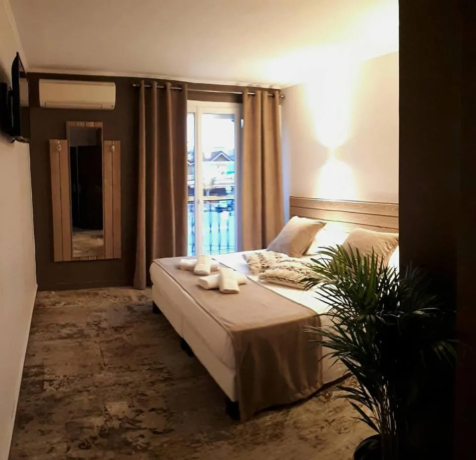 Photo of the whole room, Bed in Hotel Restaurant L'Escale