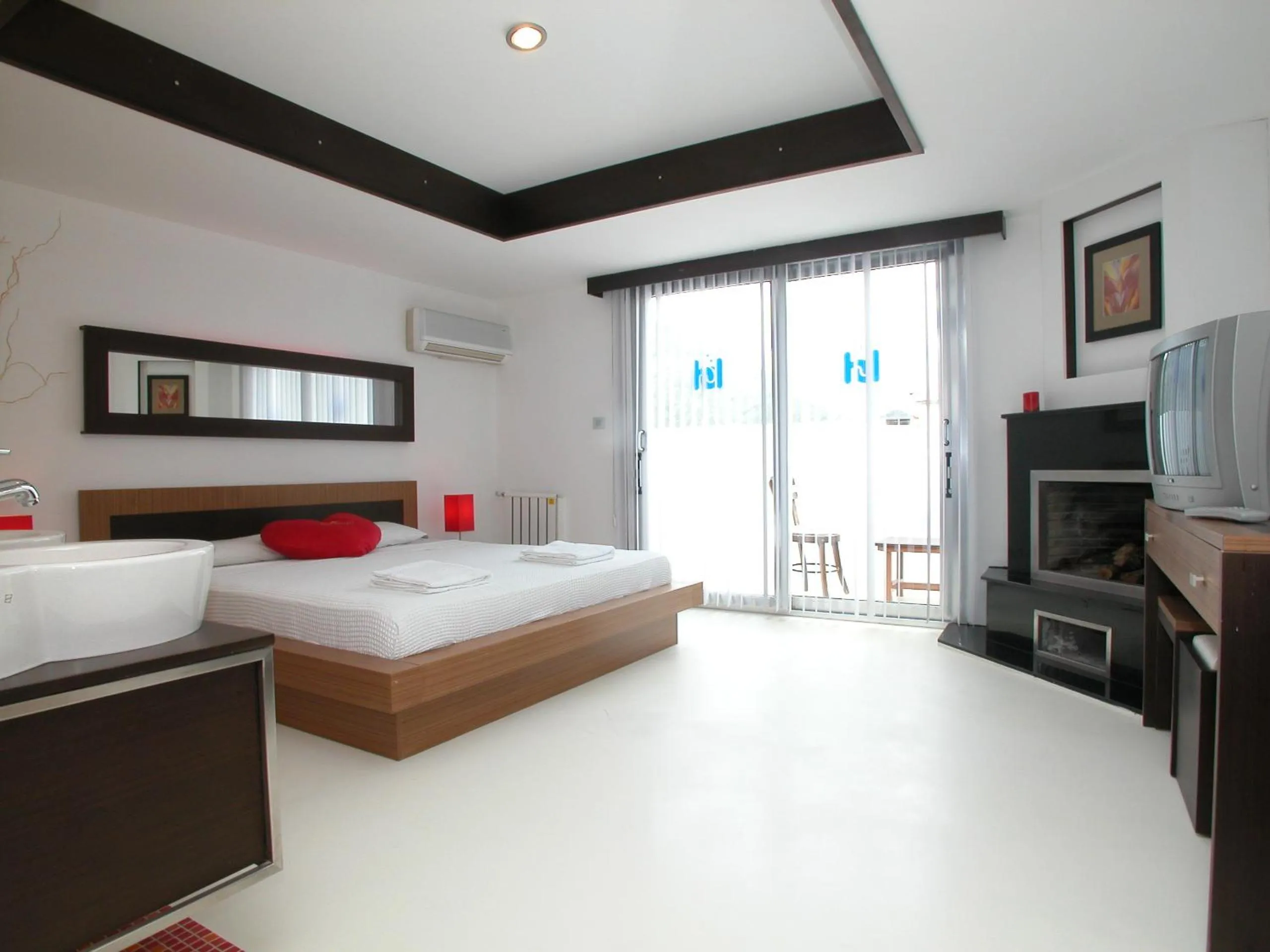 Bed in Devamli Hotel