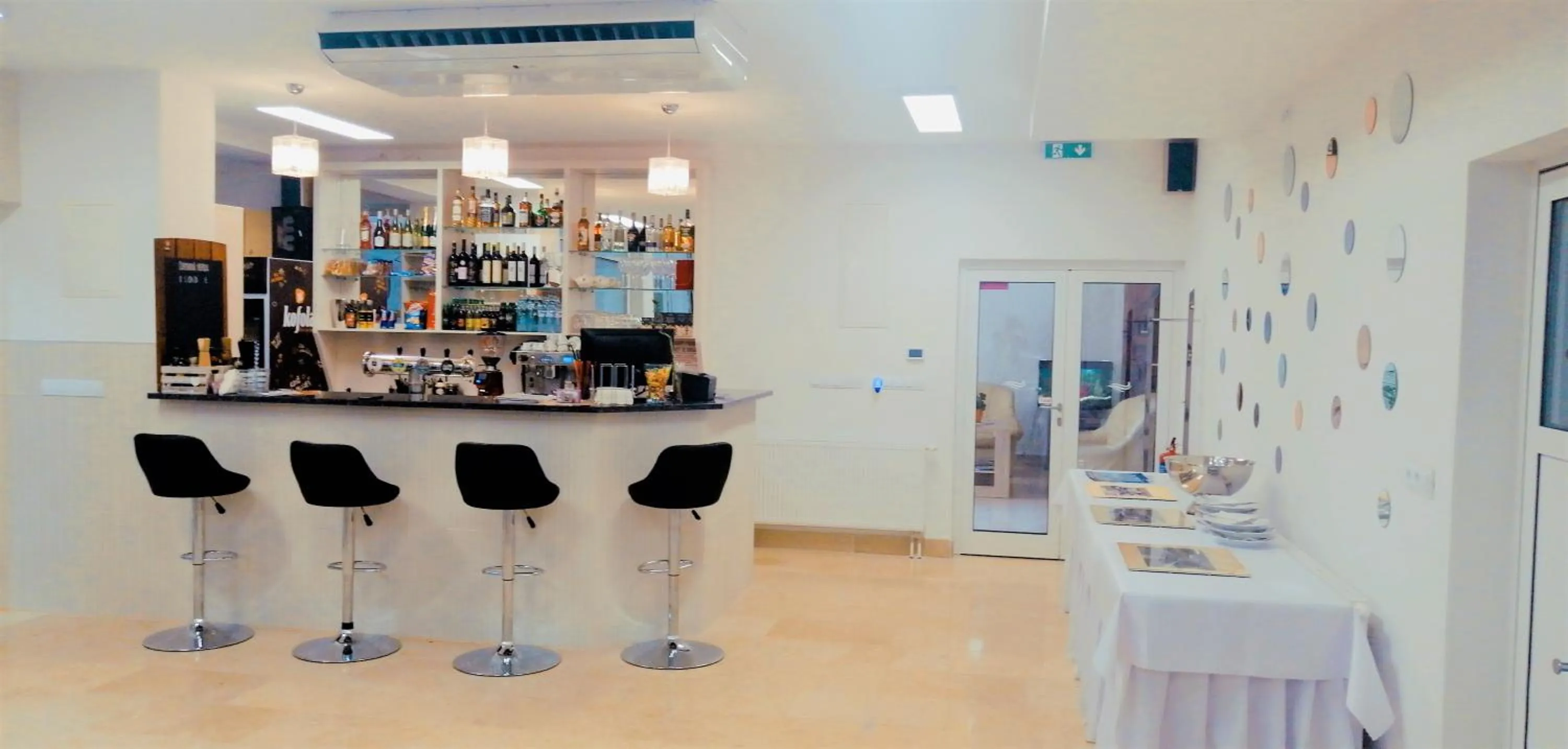 Restaurant/places to eat in Penzion Adriana